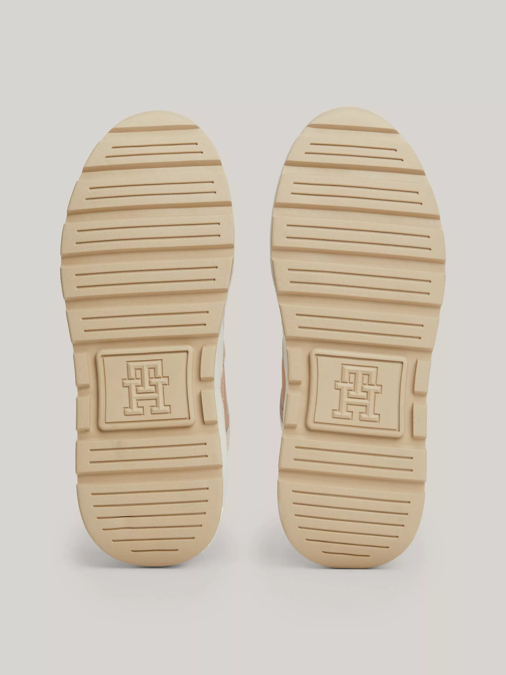 Женские кроссовки Tommy Hilfiger, Массивные кожаные кроссовки с монограммным узором