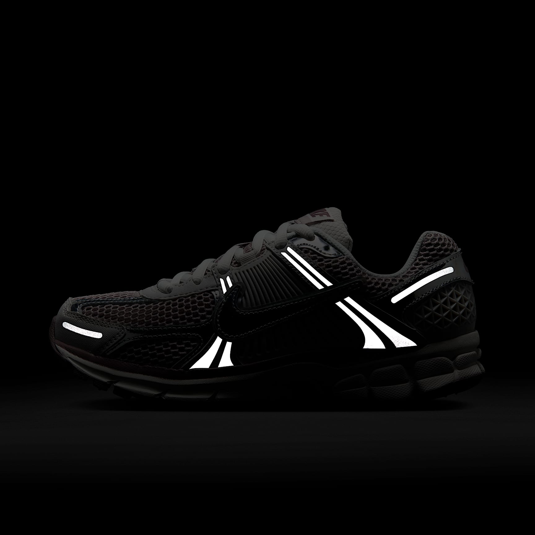 Nike Zoom Vomero 5 Women's Shoes