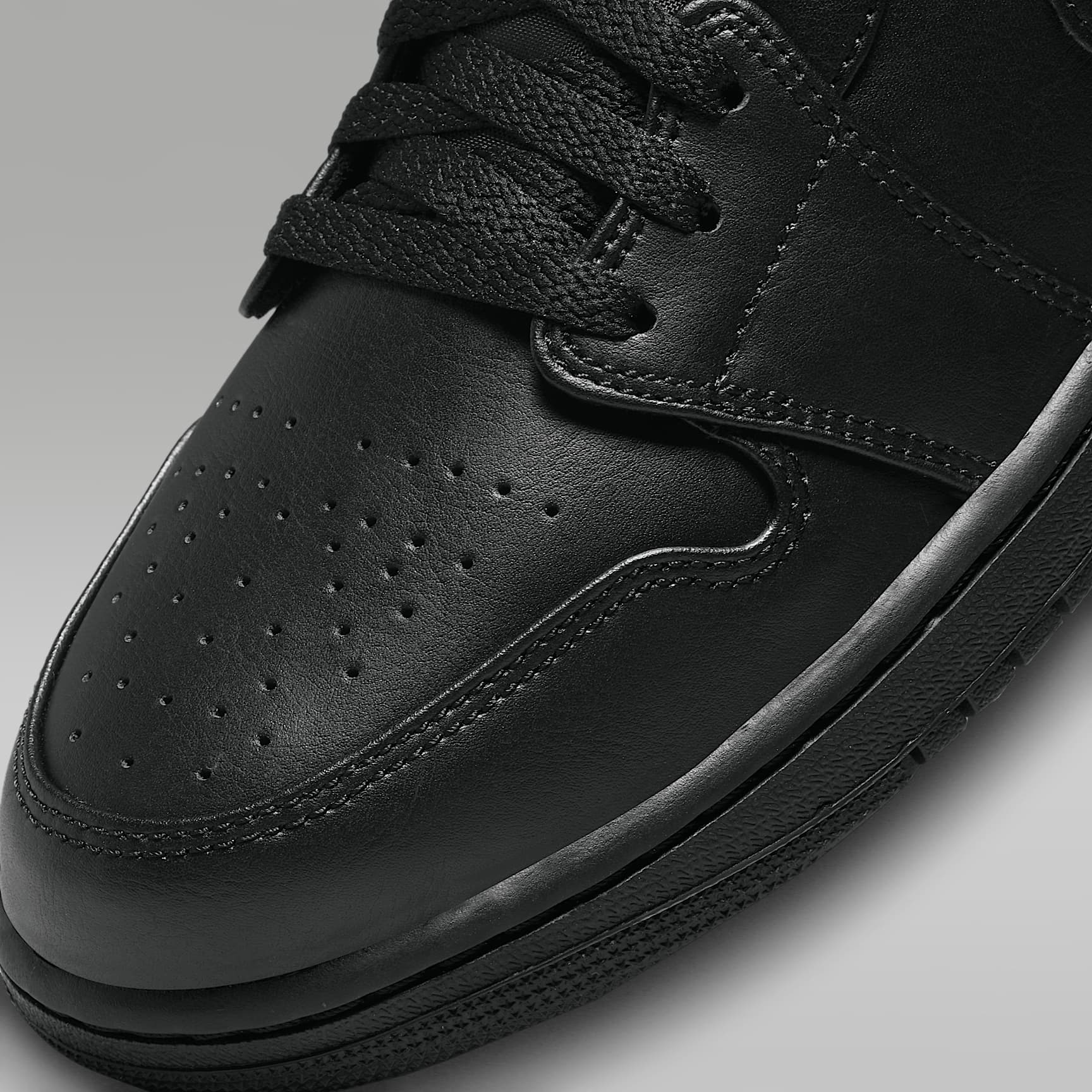 Air Jordan 1 Mid Shoes