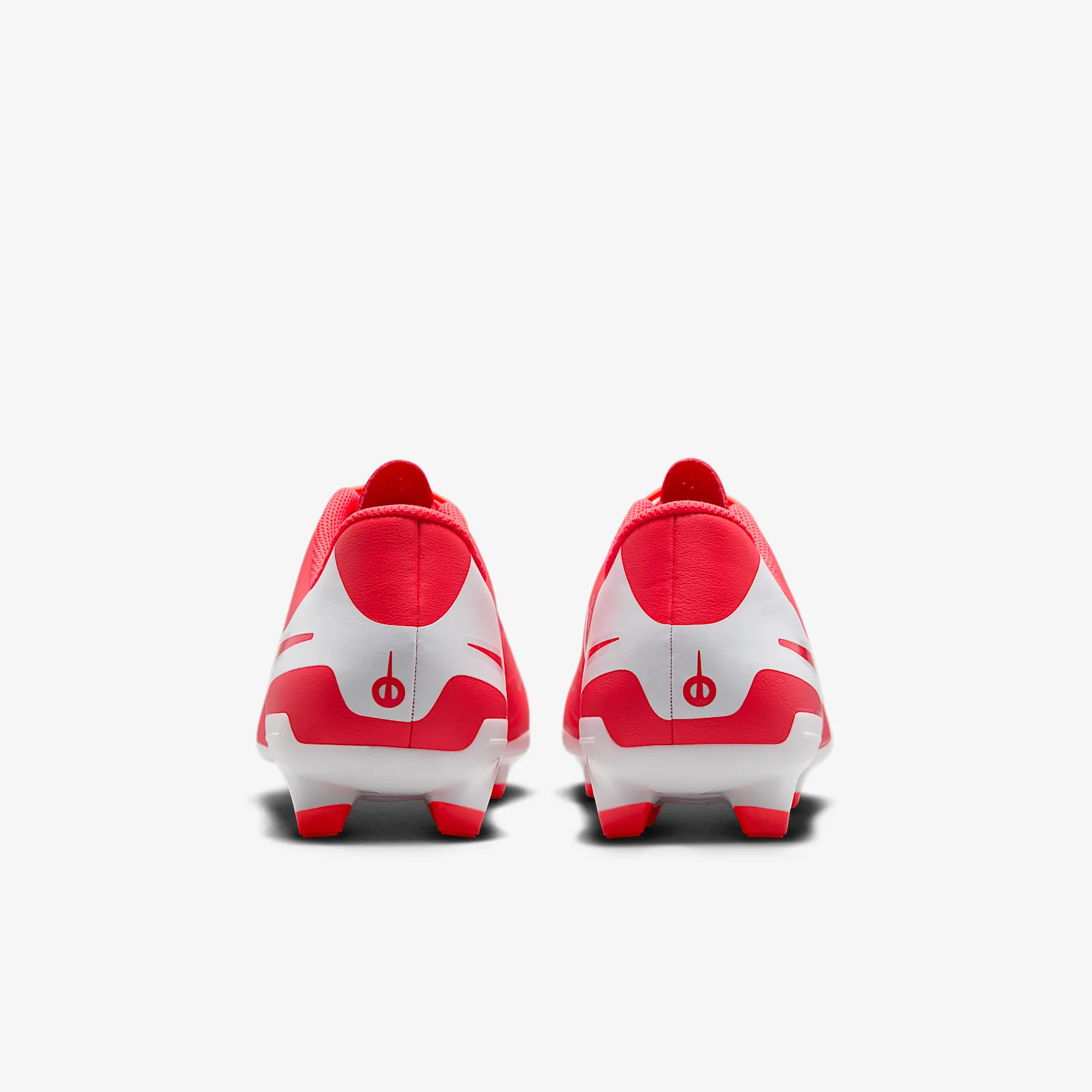 Nike Tiempo Legend 10 Club Multi-Ground Low-Top Soccer Cleats