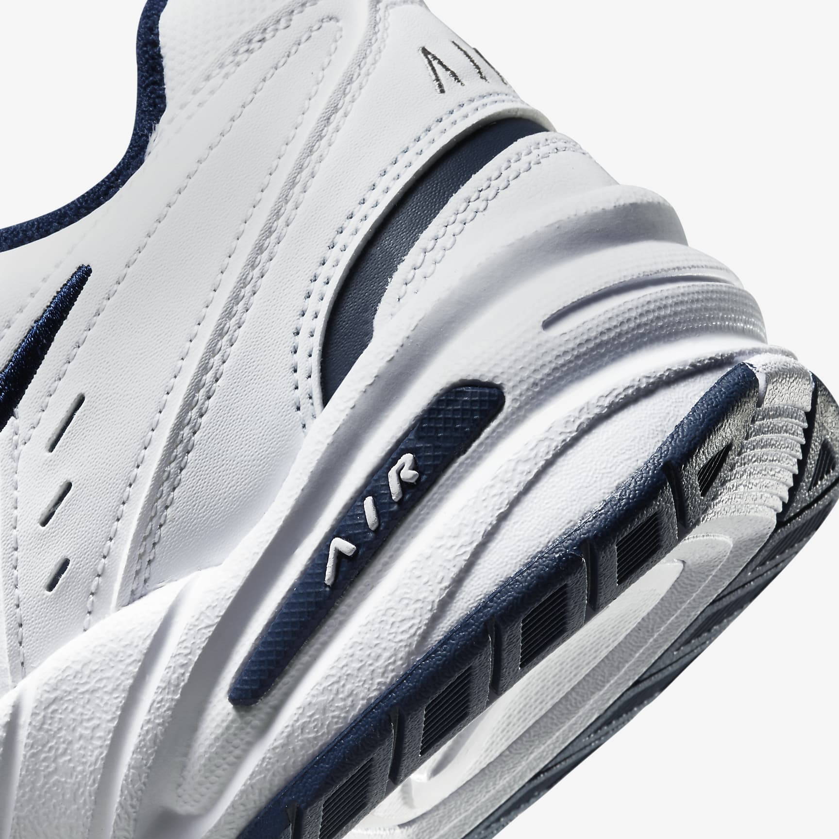 Nike Air Monarch IV Men's Workout Shoes (Extra Wide)