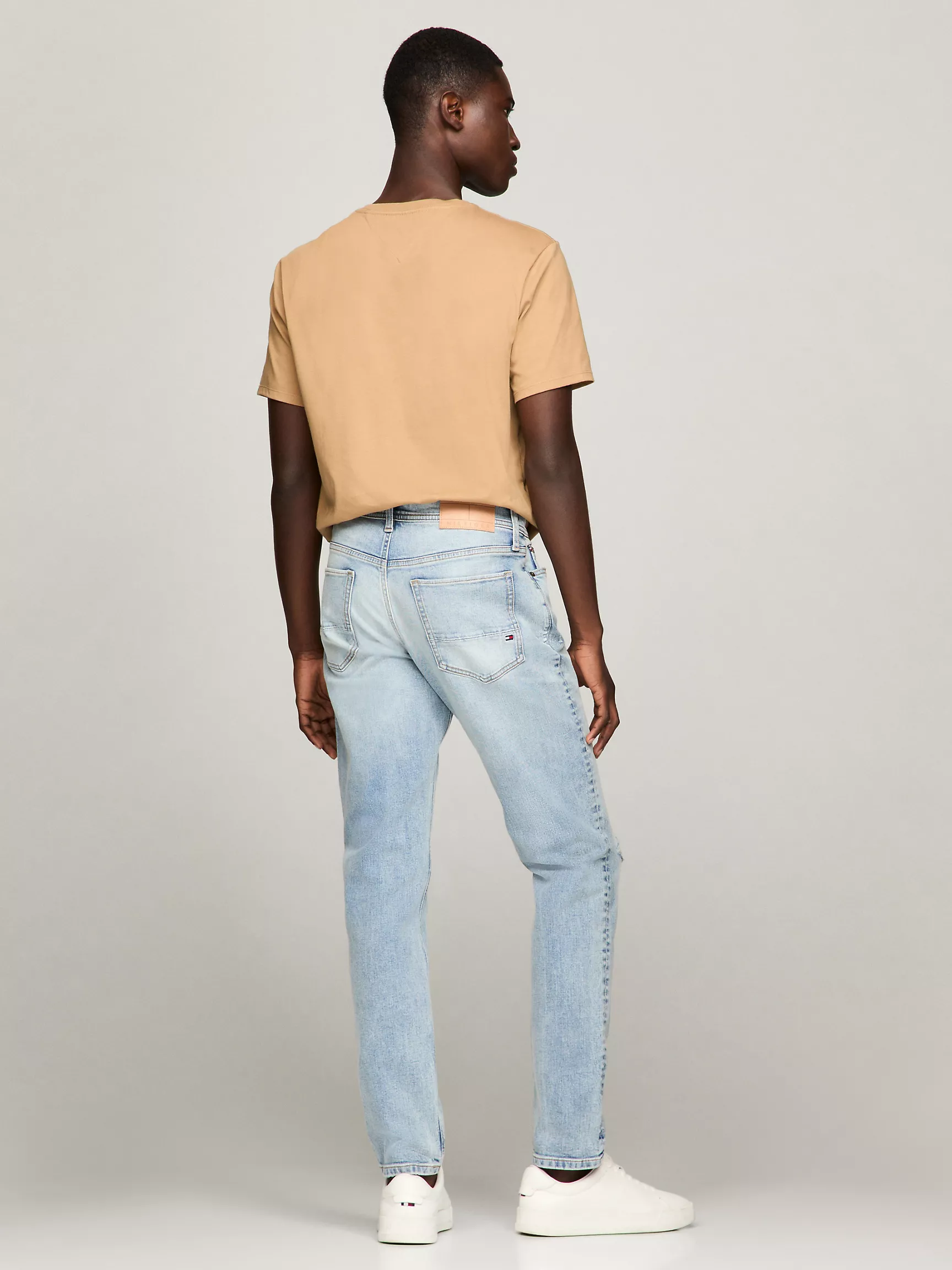 Мужские джинсы Tommy Hilfiger, Джинсы светлой стирки с эффектом потертости приталенного кроя