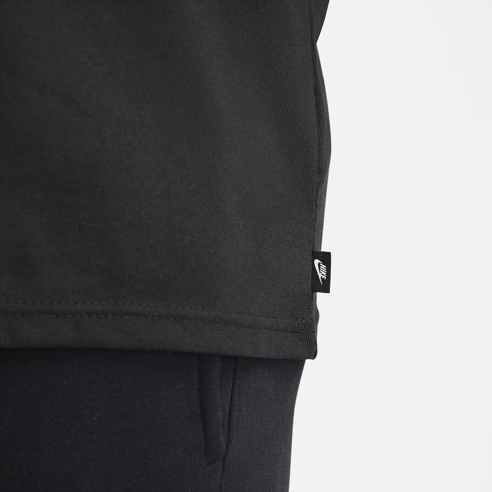 Nike Sportswear Premium Essentials Men's Long-Sleeve T-Shirt