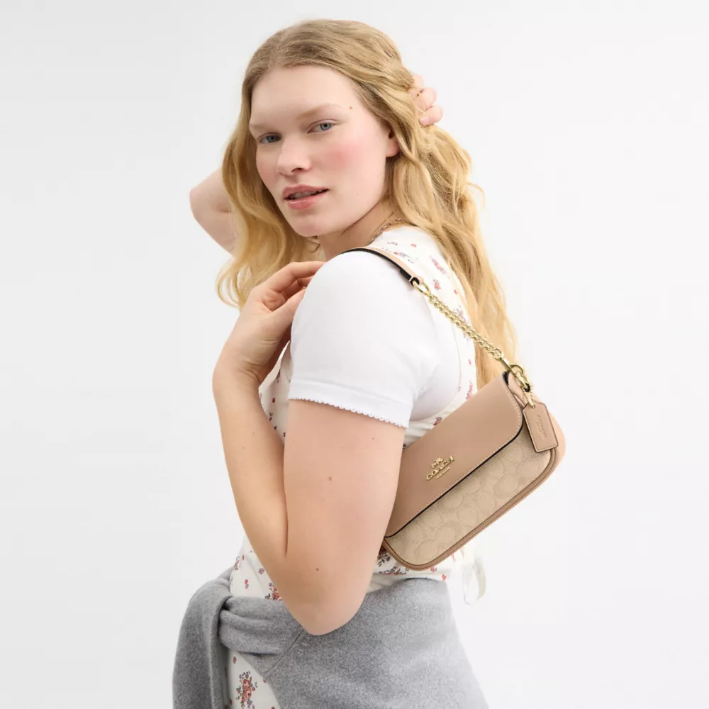 Сумка COACH Hailey Flap Bag With Signature Canvas