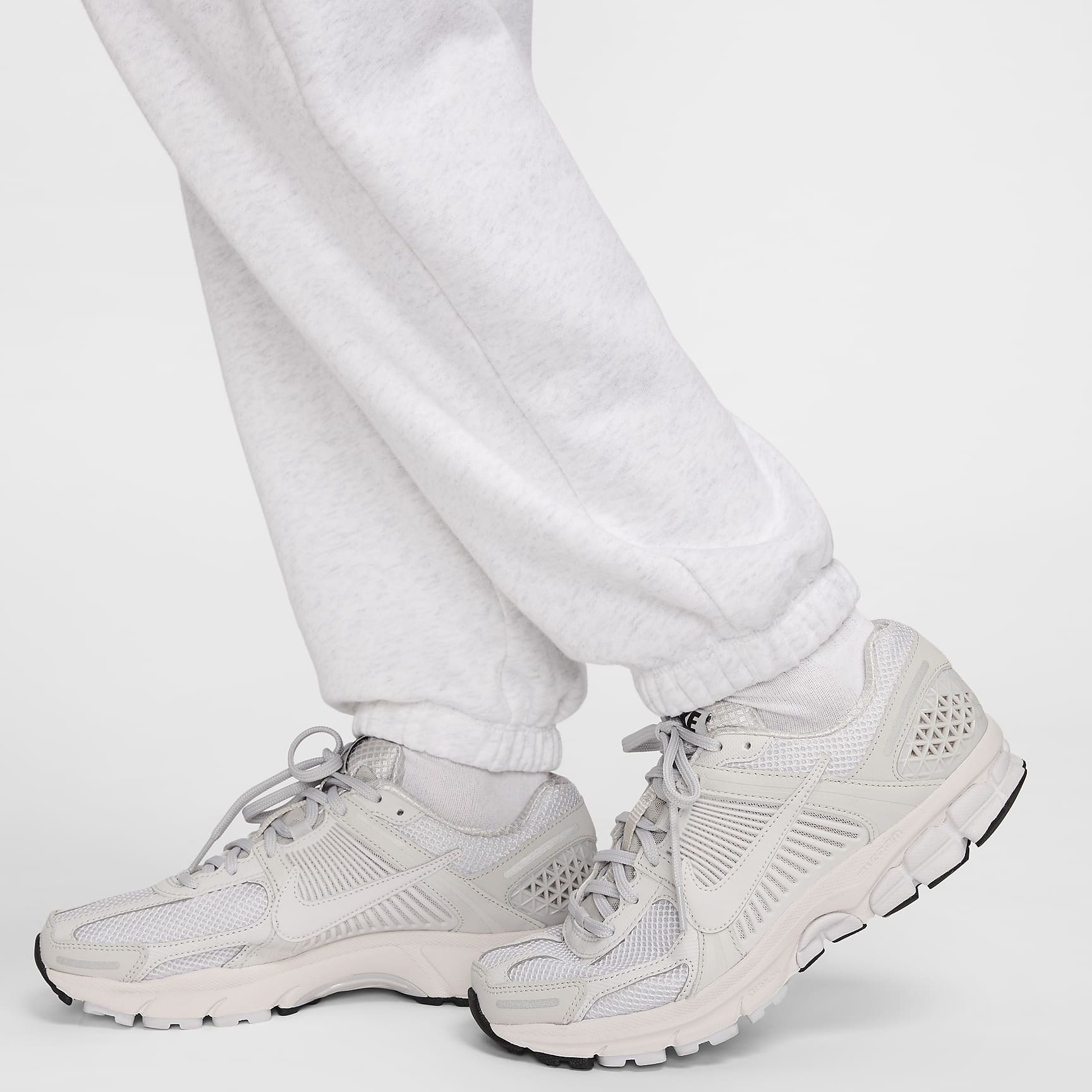 Nike Sportswear Club Fleece Women's Mid-Rise Oversized Cargo Sweatpants