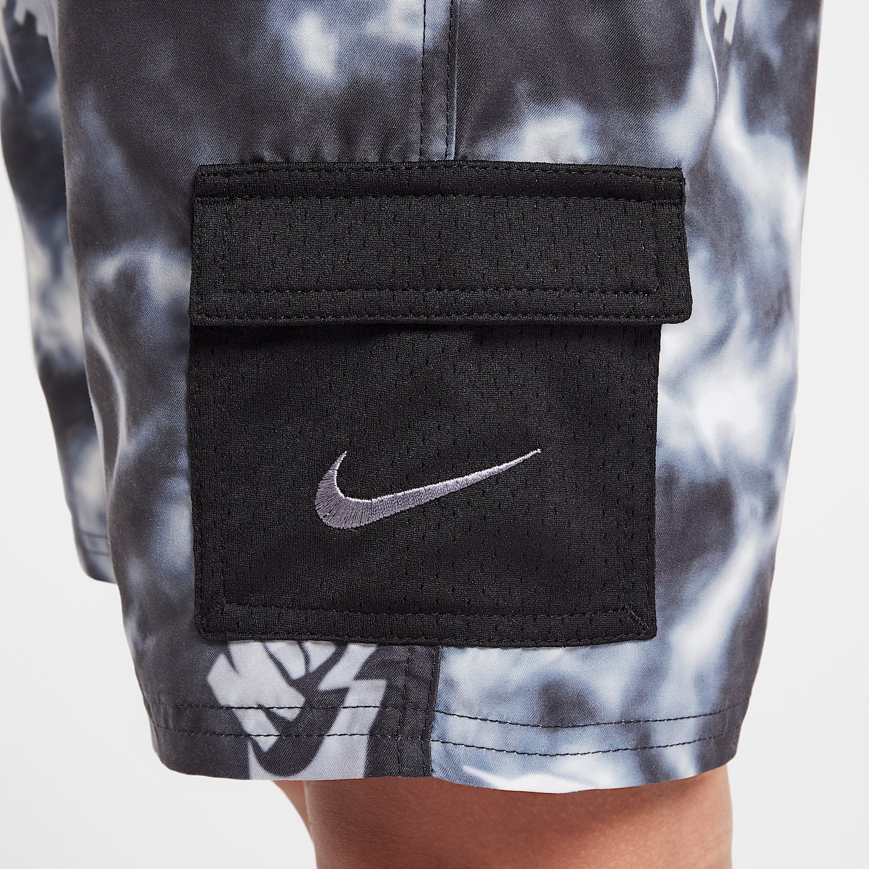 Nike Swim Voyage Big Kids' (Boys') 7" Brief-Lined Cargo Shorts