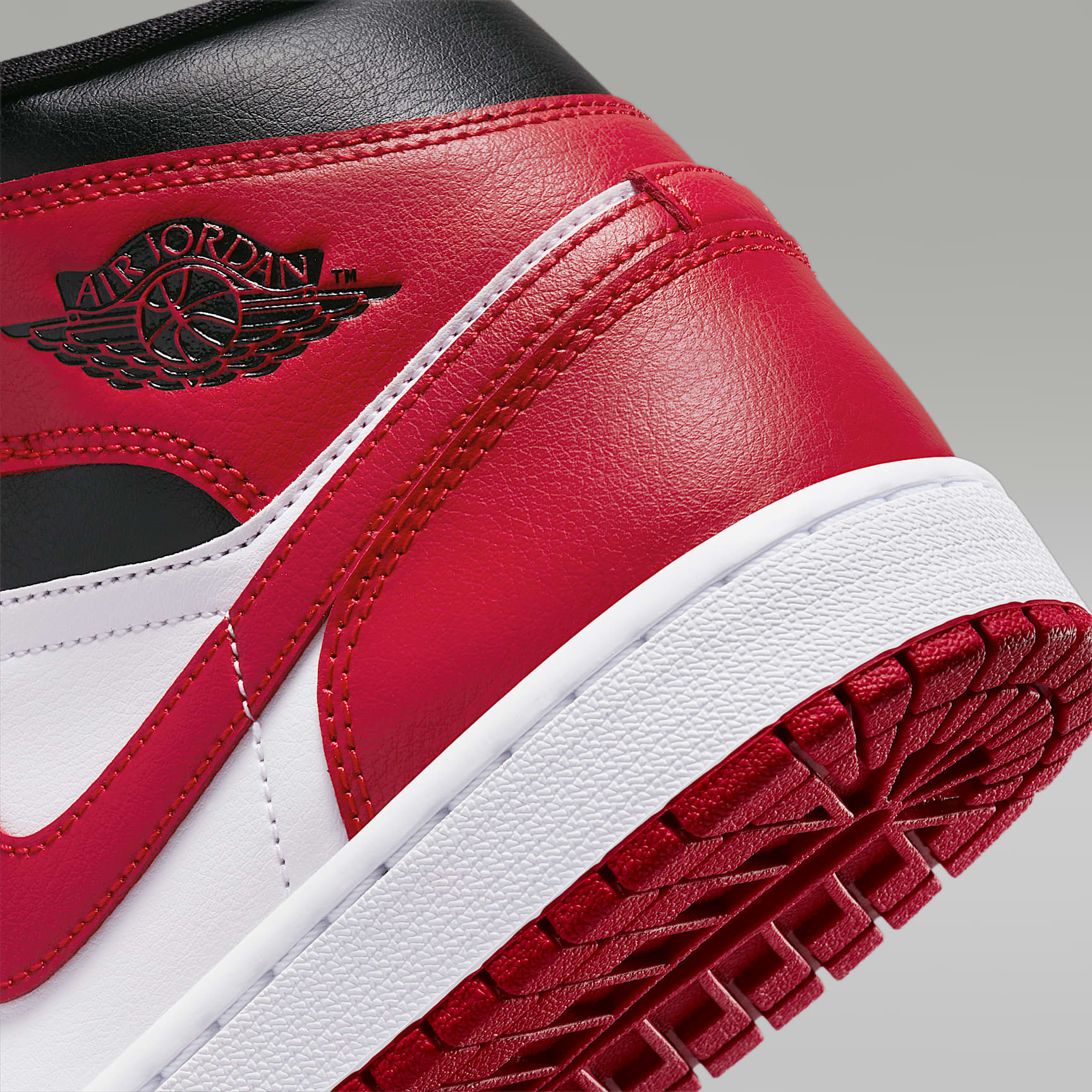Air Jordan 1 Mid Women's Shoes