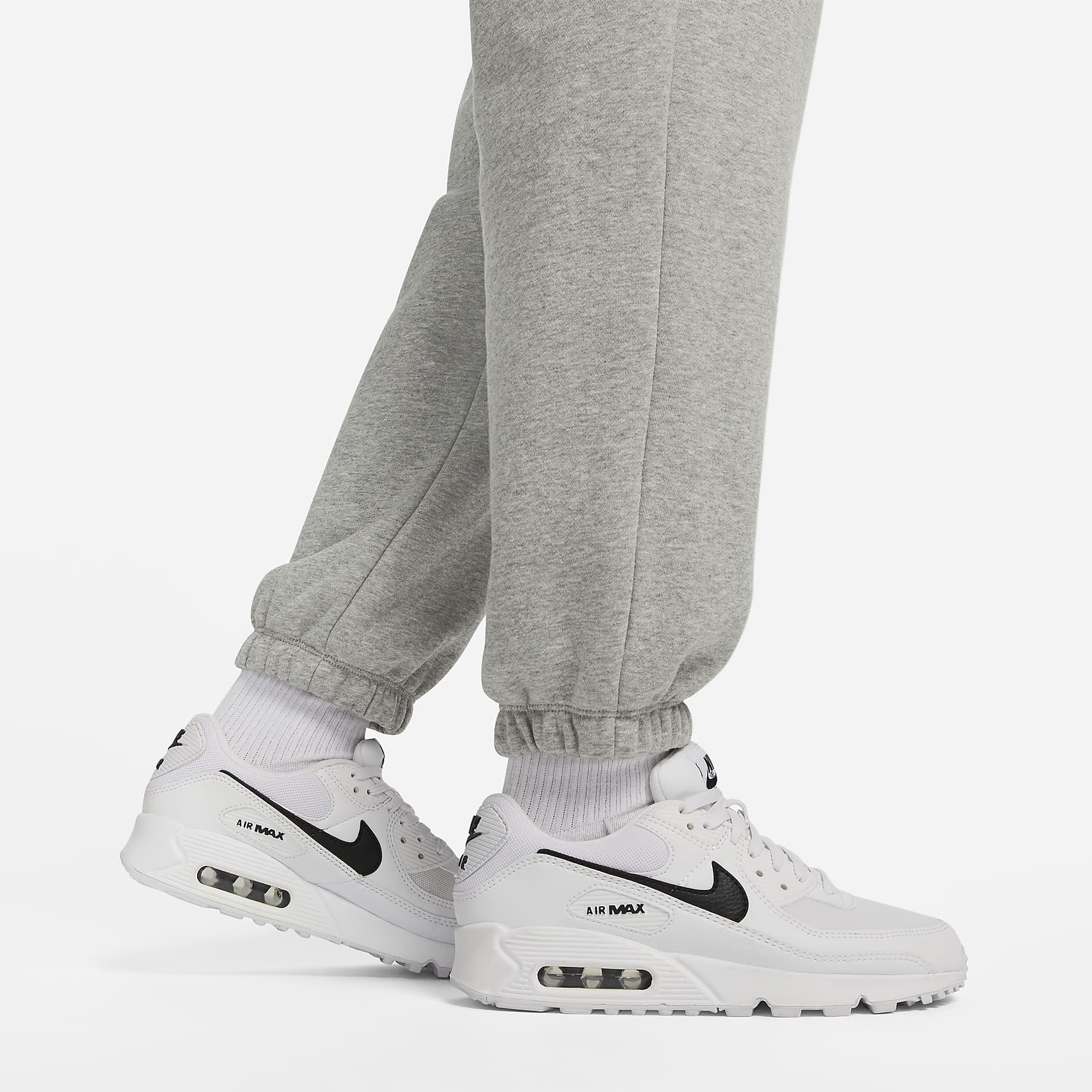 Nike Sportswear Club Fleece Women's Mid-Rise Oversized Cargo Sweatpants