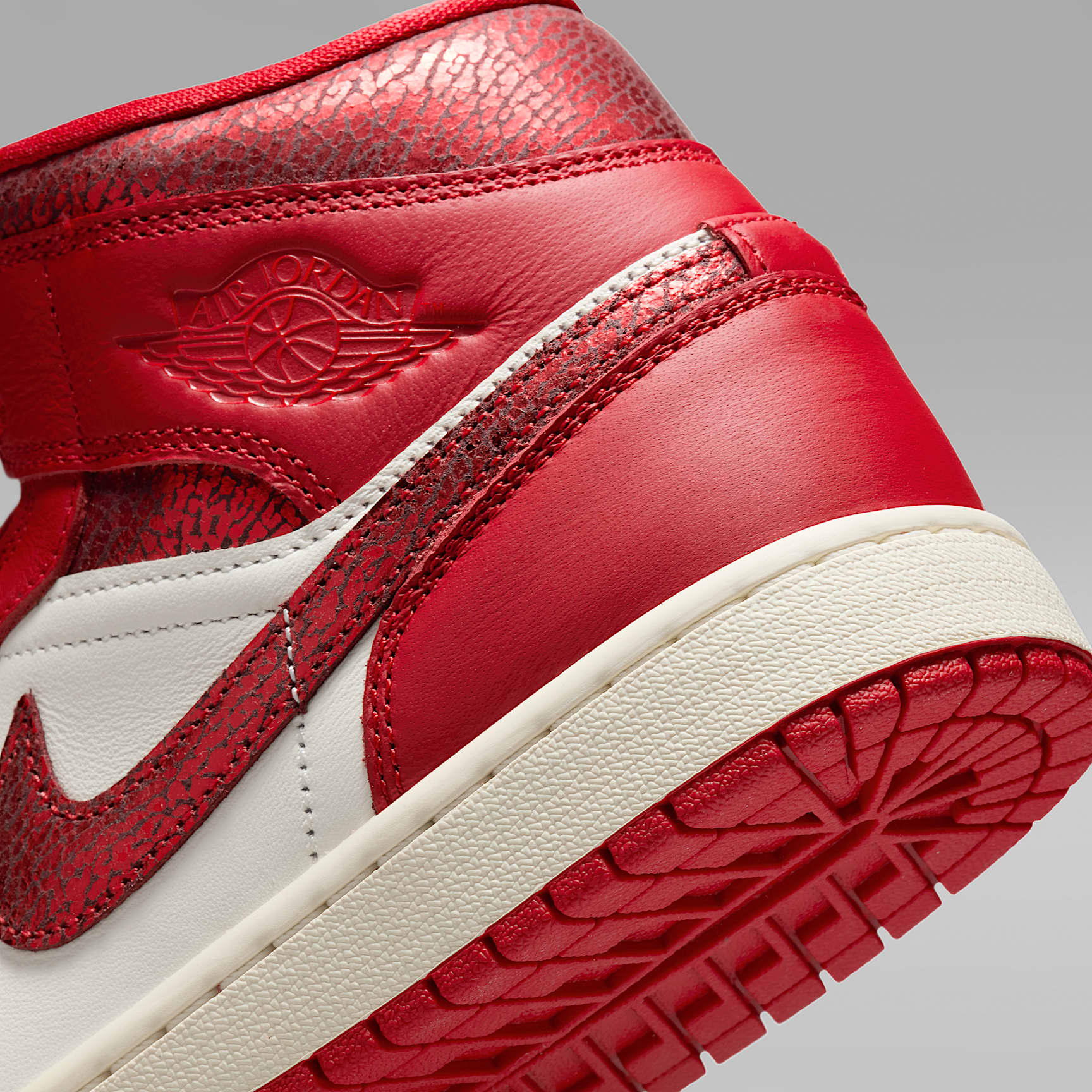 Air Jordan 1 Mid SE Women's Shoes