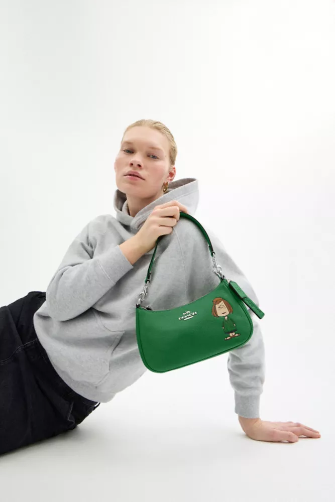 Сумка COACH Coach X Peanuts Teri Shoulder Bag With Peppermint Patty