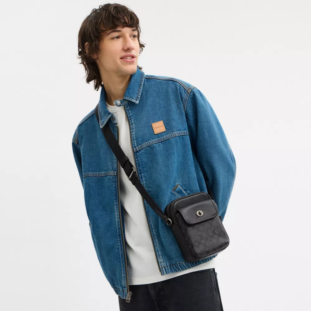 Сумка COACH Turnlock Crossbody Bag In Signature Canvas