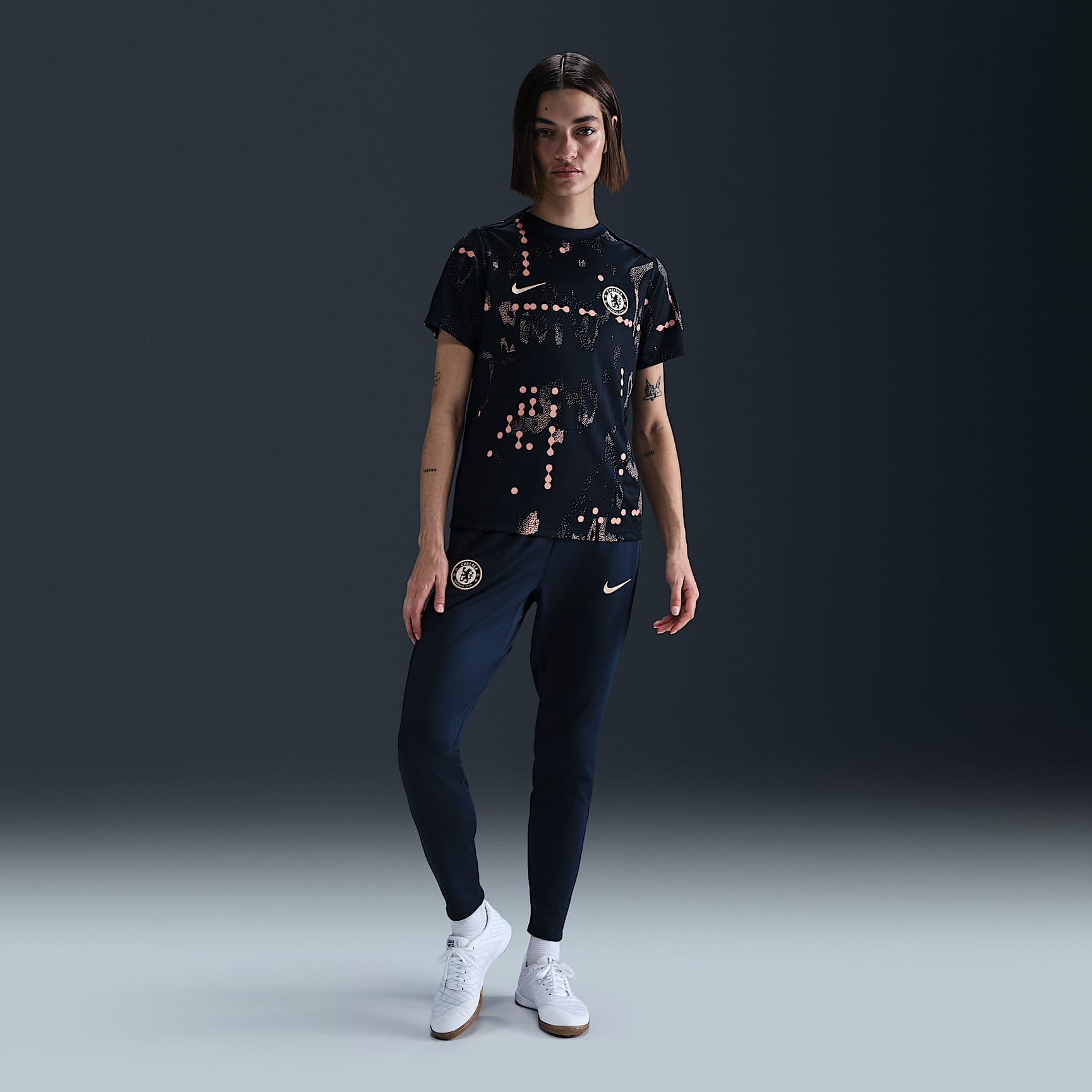 Chelsea FC Academy Pro SE Women's Nike Dri-FIT Soccer Pre-Match Short-Sleeve Top