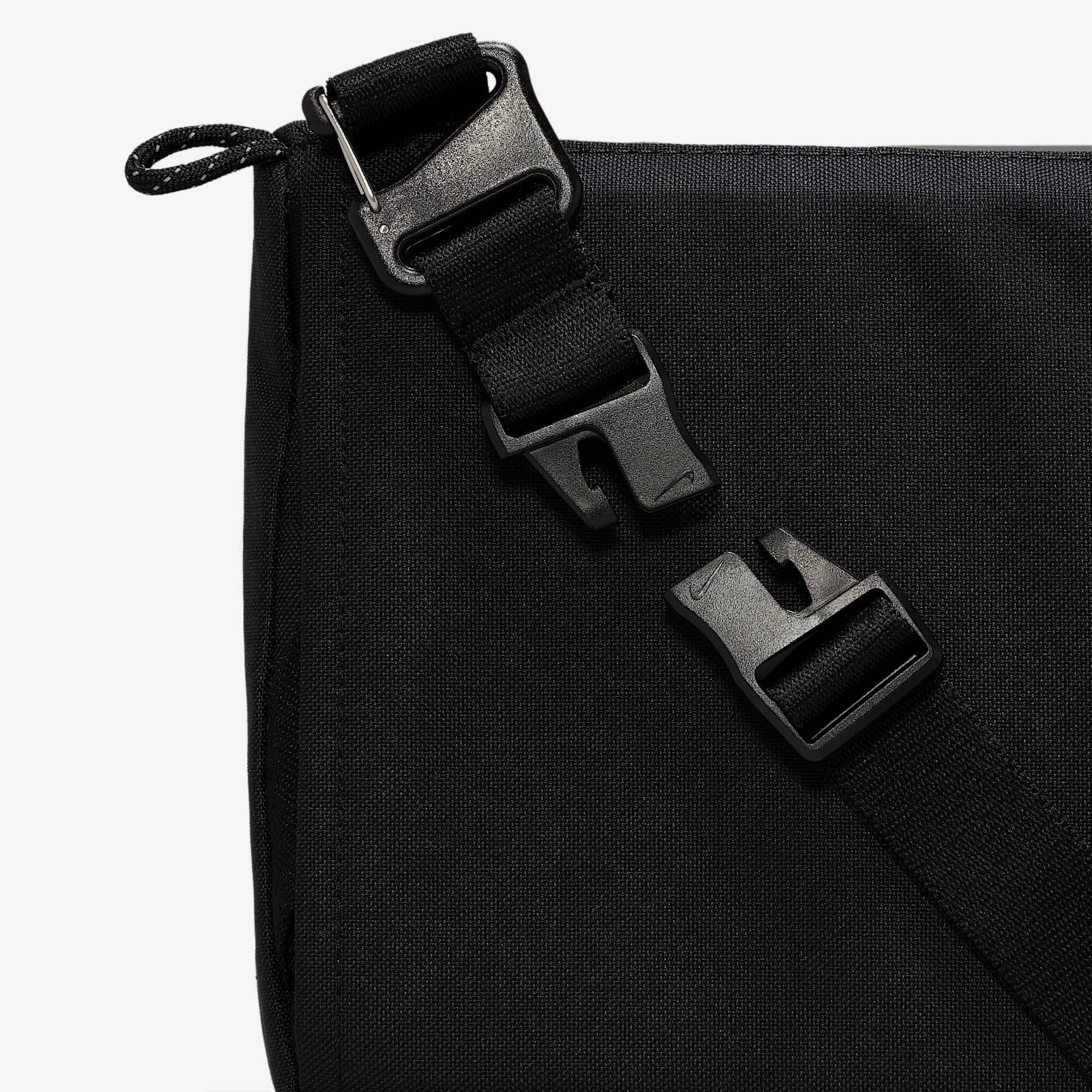 Nike ACG "DAYMAX" Crossbody Bag (3L)