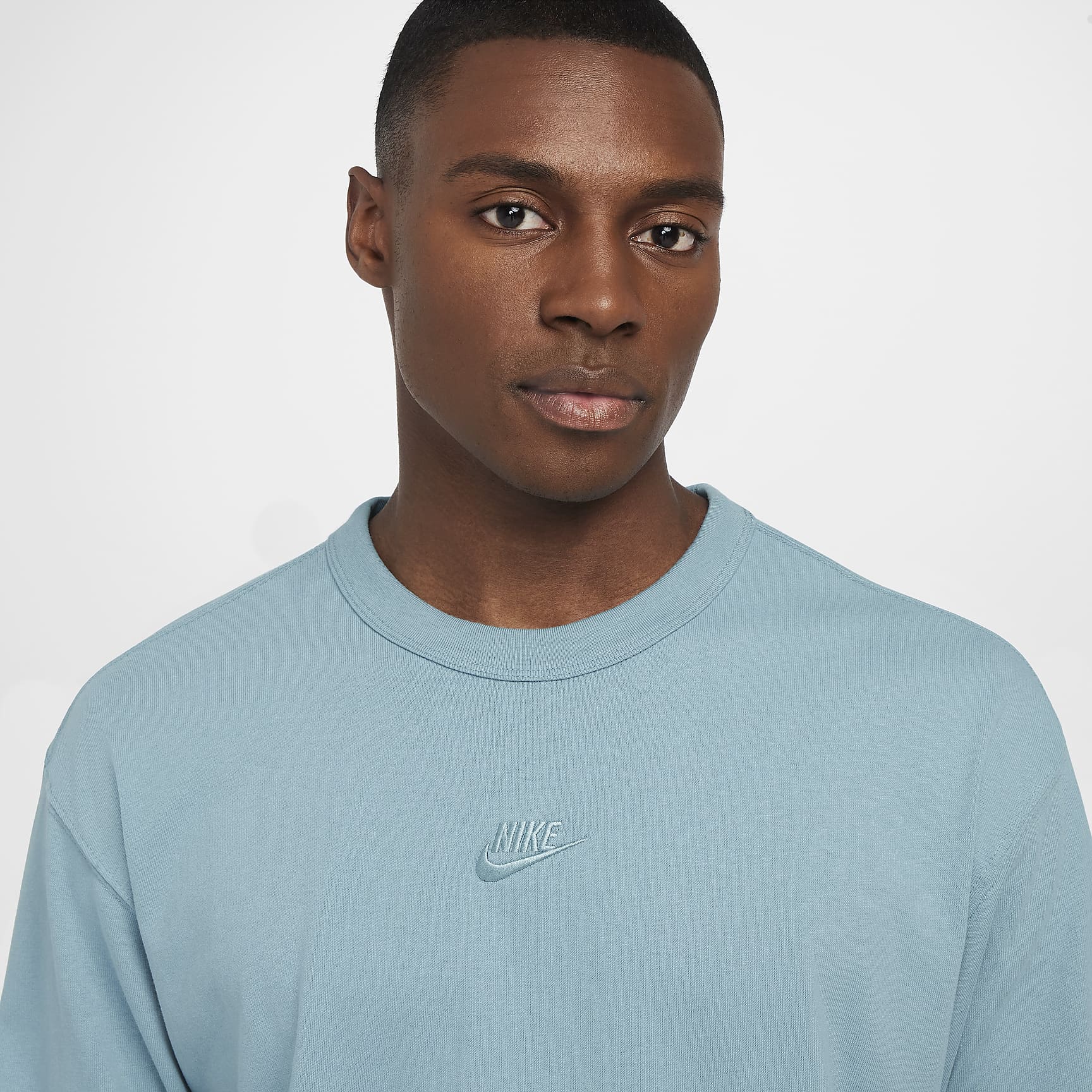 Nike Sportswear Premium Essentials Men's Long-Sleeve T-Shirt