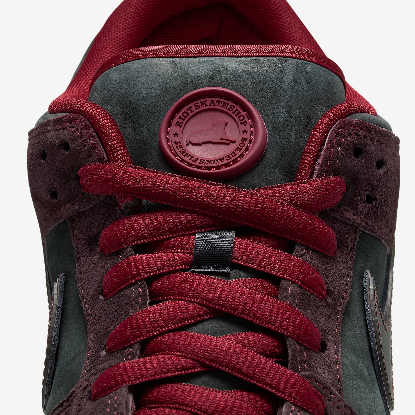 Nike SB Dunk Low Pro Skate Shoes
