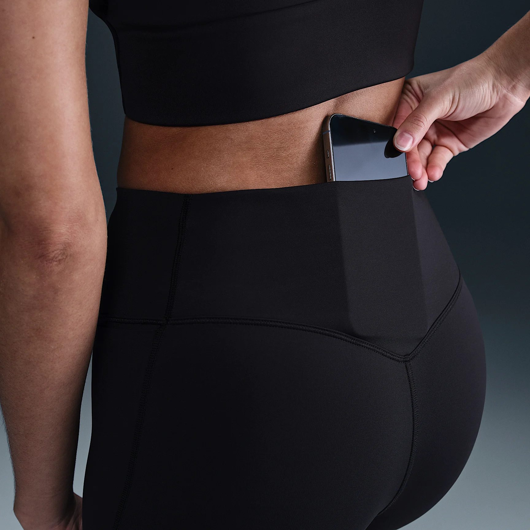 Nike Universa Women's Medium-Support High-Waisted 7/8 Leggings with Pockets
