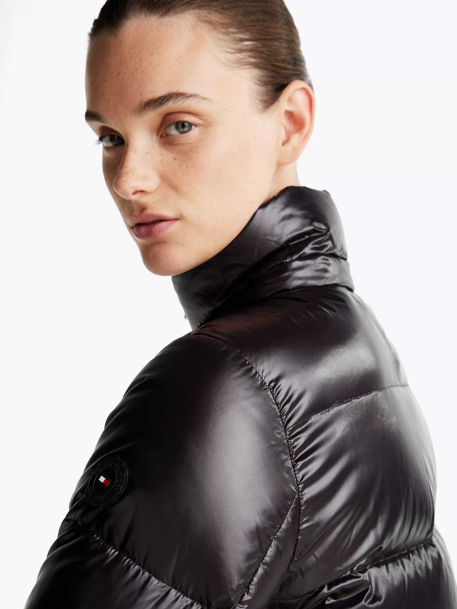 Женское пальто Tommy Hilfiger, Глянцевый пуховик с капюшоном