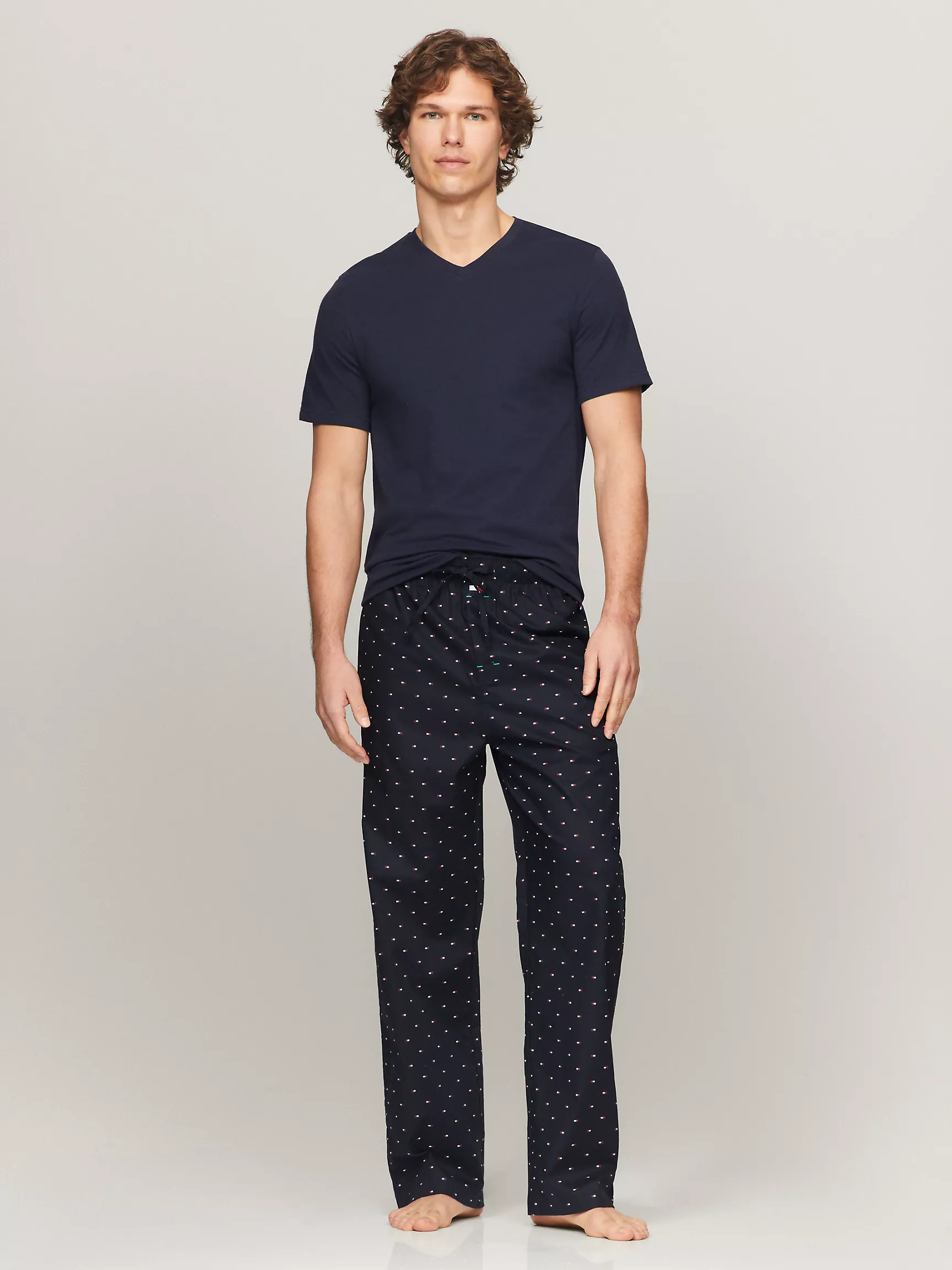 Мужское нижнее белье Tommy Hilfiger, Набор из 3 классических хлопковых футболок с V-образным вырезом