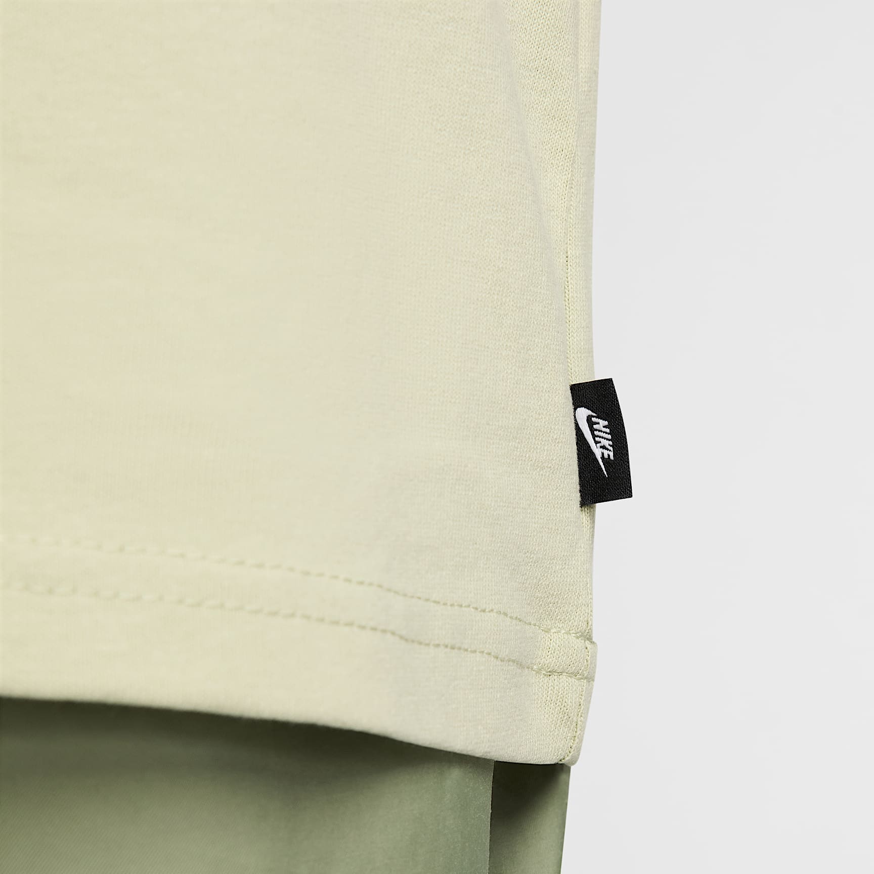 Nike Sportswear Premium Essentials Men's Long-Sleeve Pocket T-Shirt