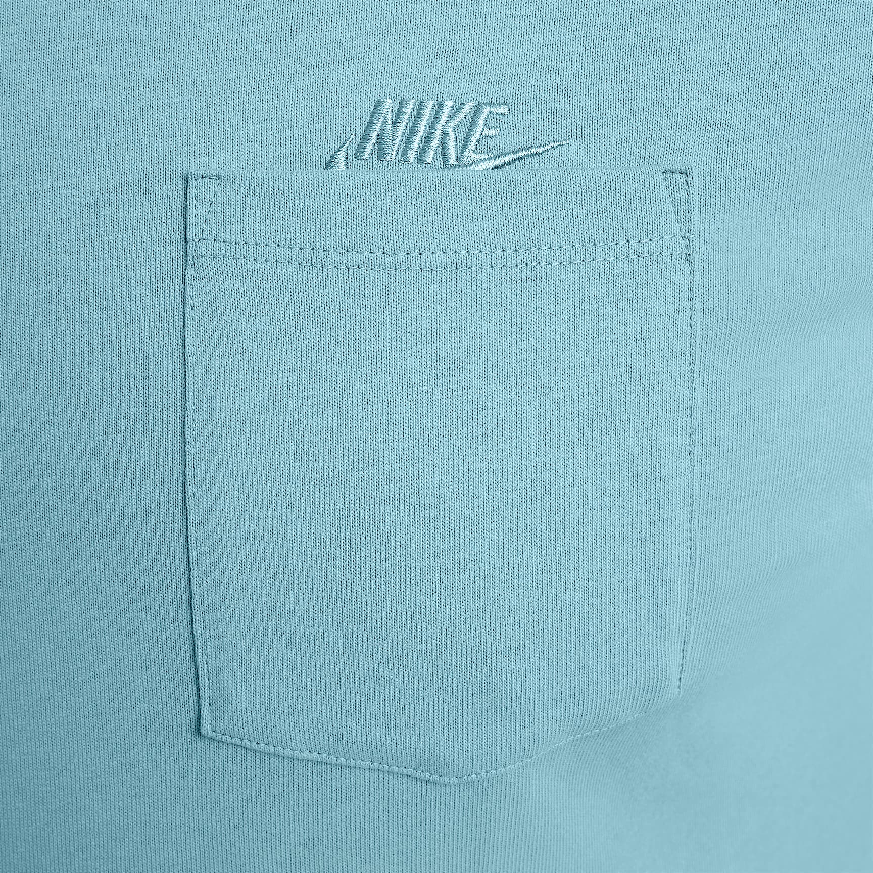 Nike Sportswear Premium Essentials Men's Pocket T-Shirt