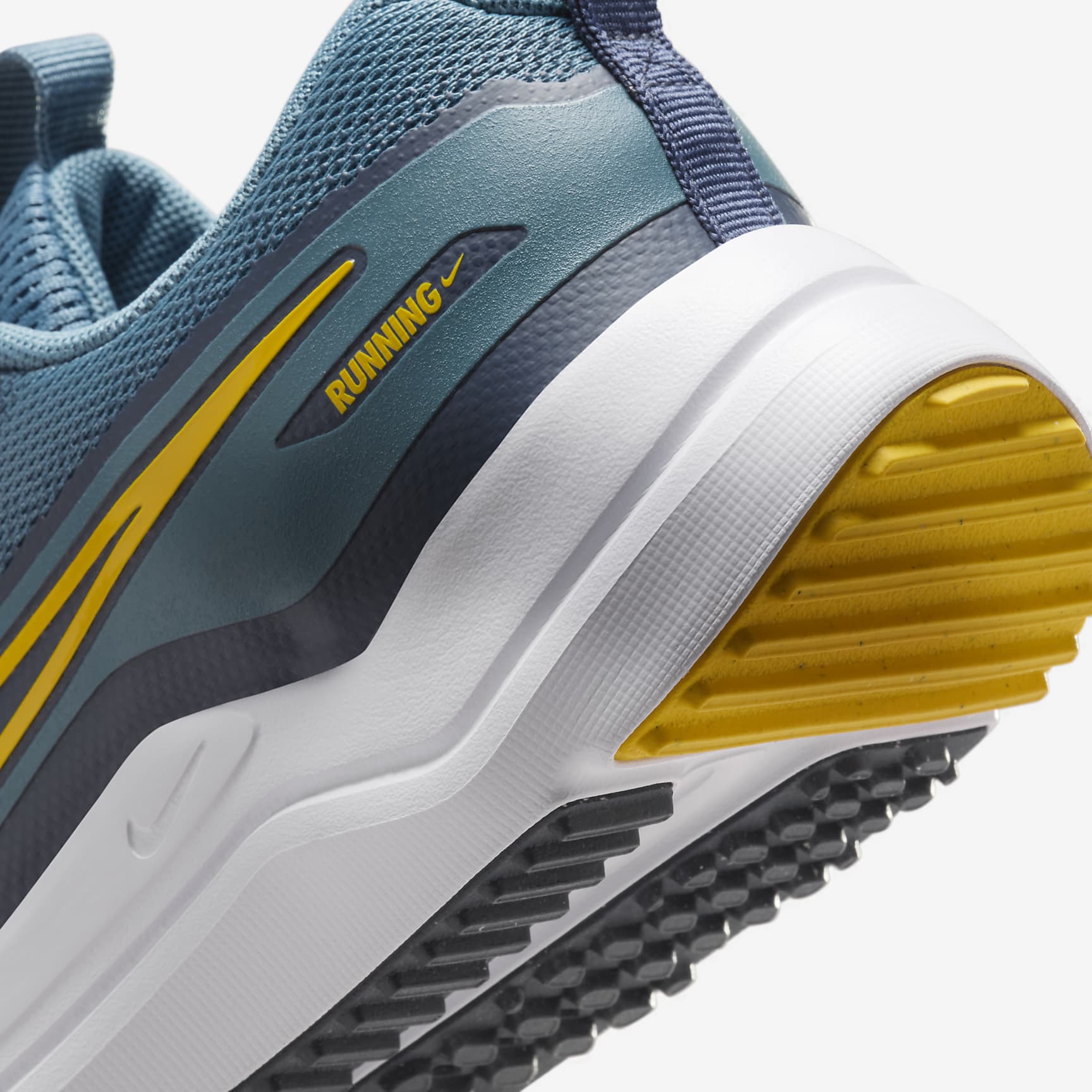 Nike Cosmic Runner Big Kids' Road Running Shoes