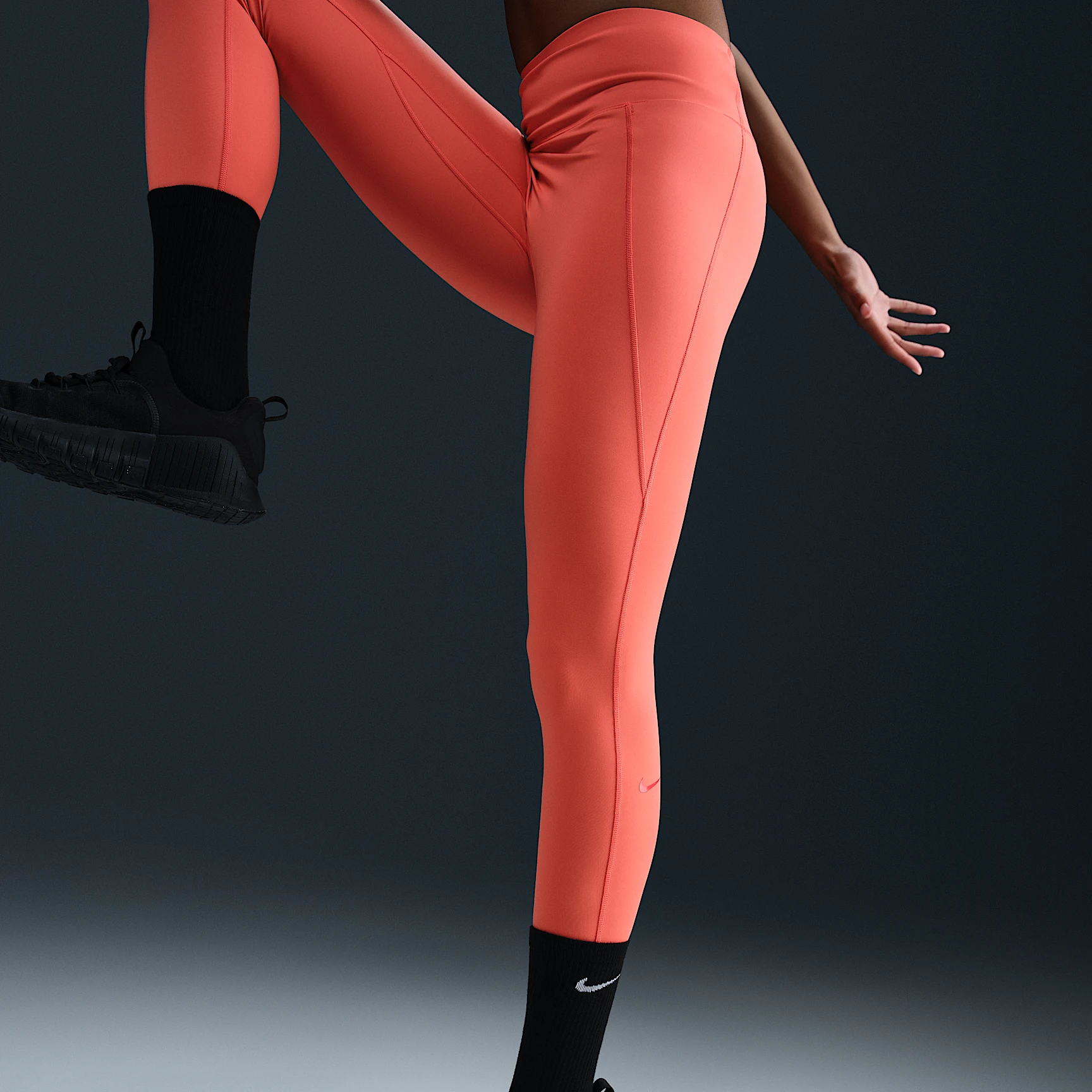 Nike Universa Women's Medium-Support High-Waisted 7/8 Leggings with Pockets