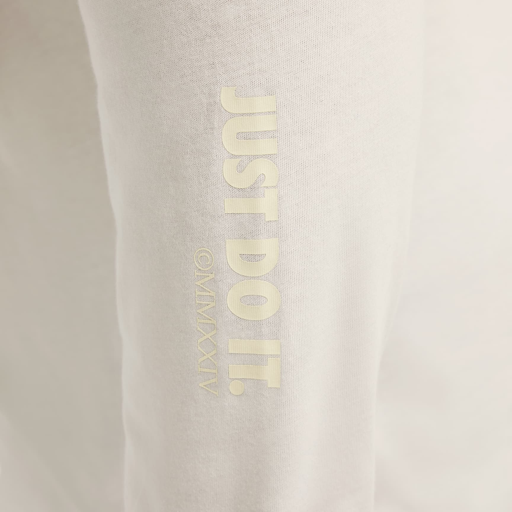 Nike Sportswear Club Long-Sleeve T-Shirt