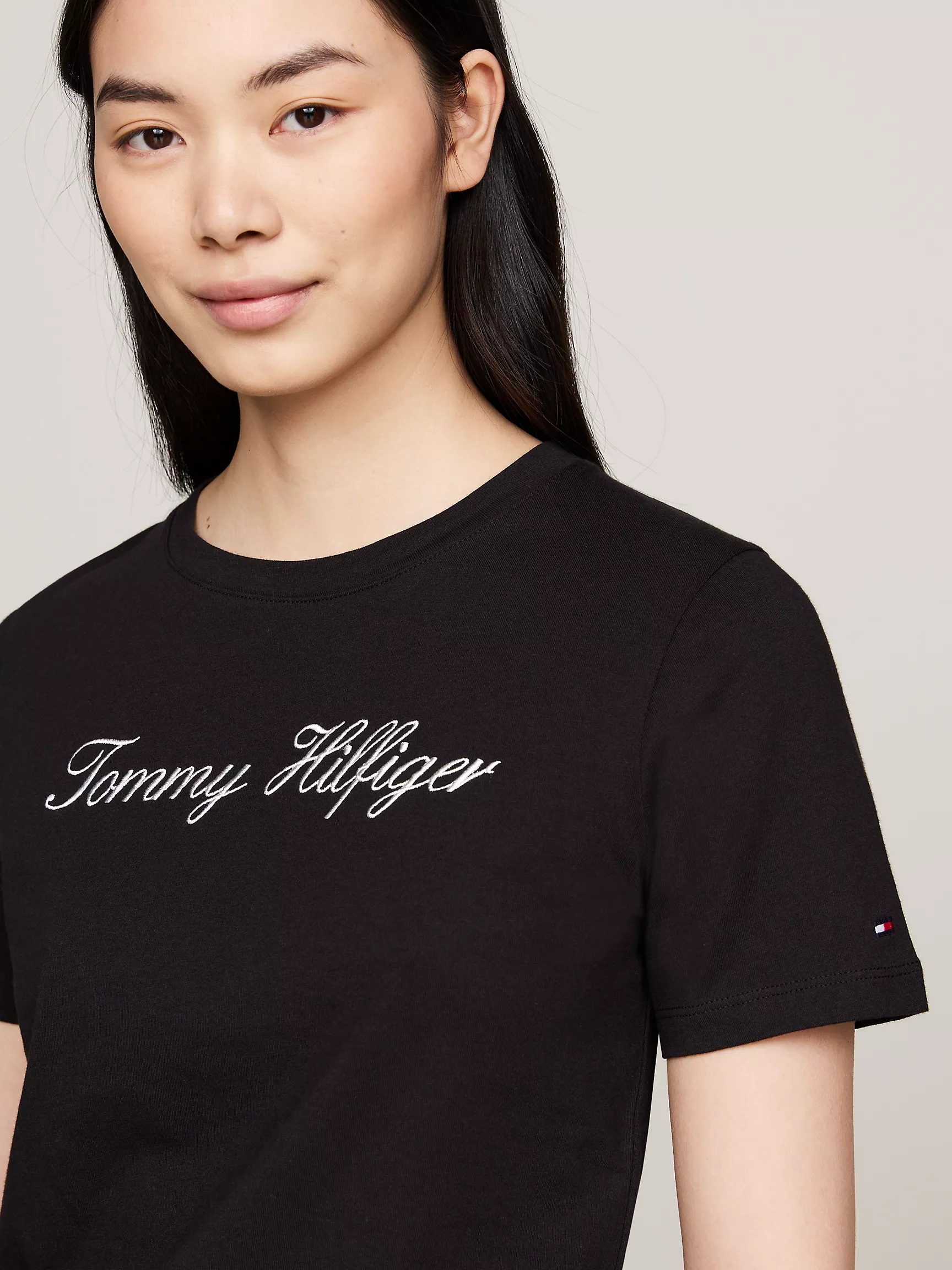 Женская футболка Tommy Hilfiger, Футболка с вышитым логотипом в рукописном стиле