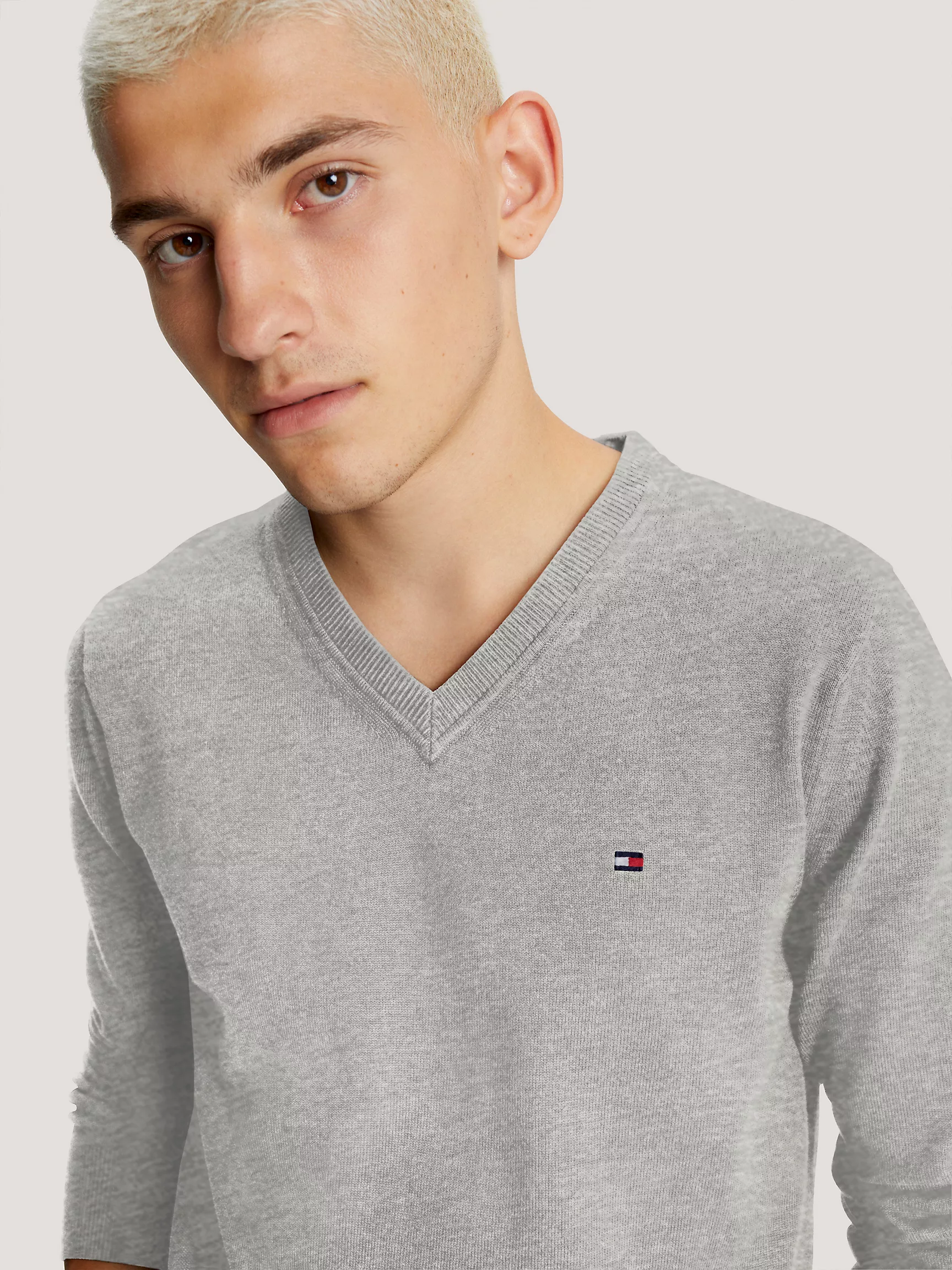 Мужской свитер Tommy Hilfiger, Базовый свитер с V-образным вырезом