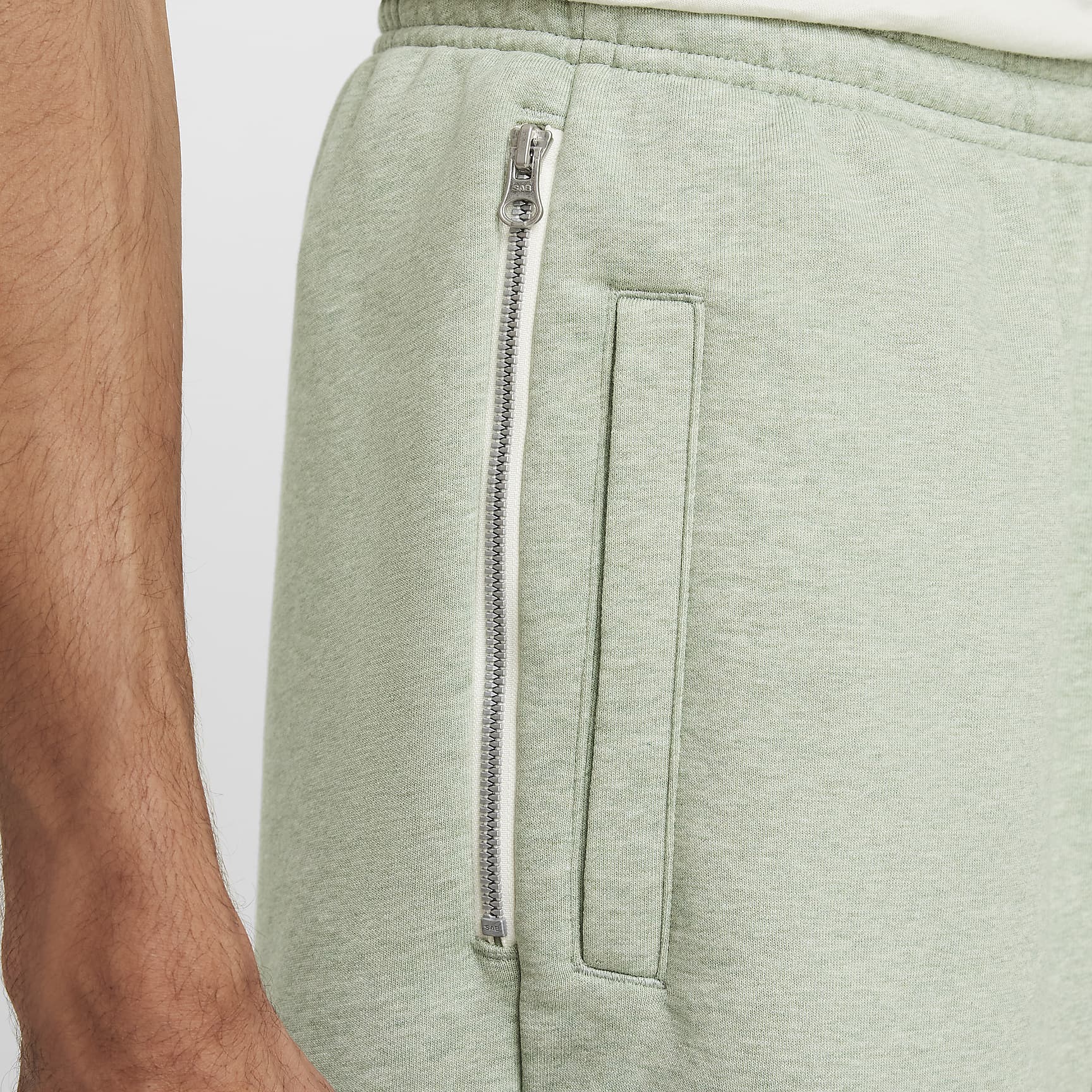 Nike Standard Issue Men's 8" Dri-FIT Fleece Basketball Shorts