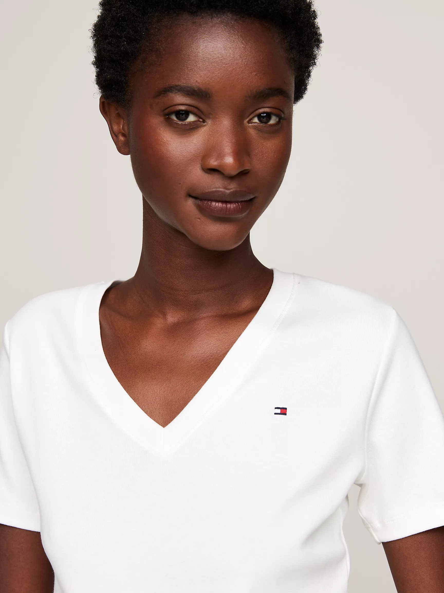 Женская футболка Tommy Hilfiger, Приталенная ребристая футболка с V-образным вырезом