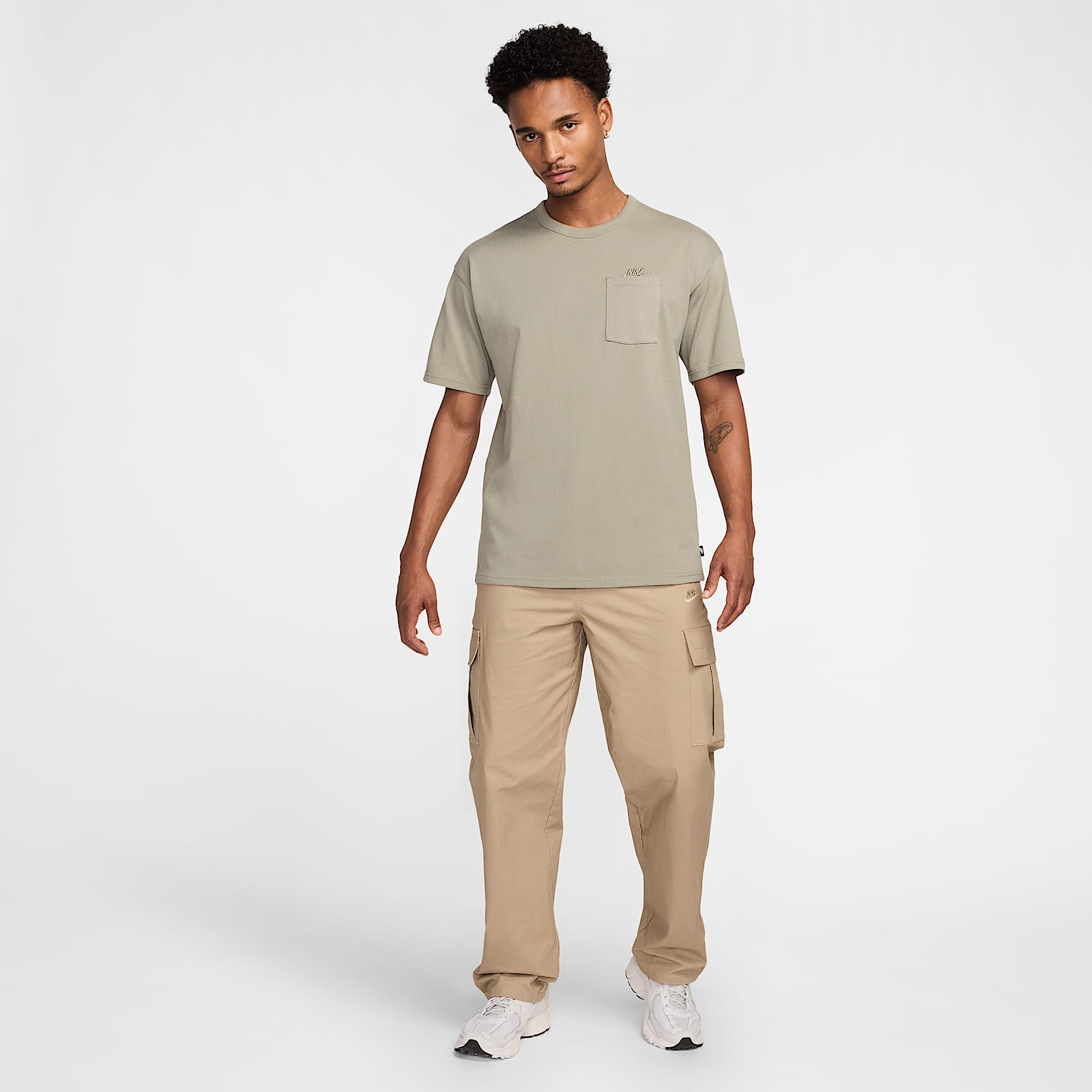 Nike Sportswear Premium Essentials Men's Pocket T-Shirt