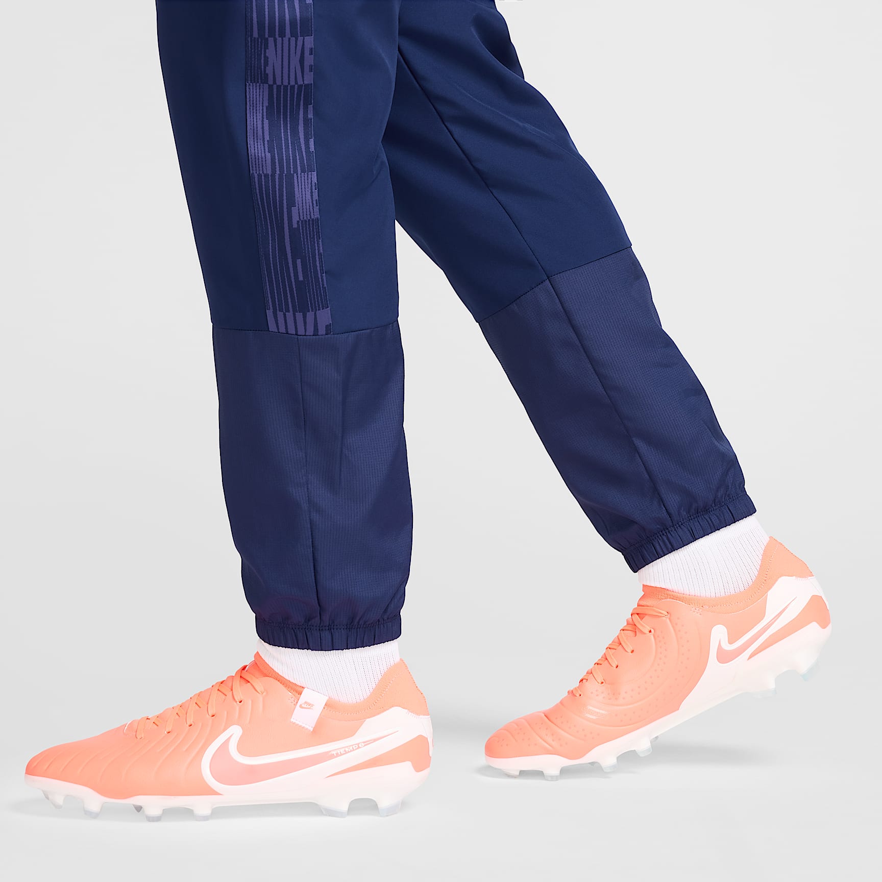 Nike Academy+ Men's Repel Soccer Pants