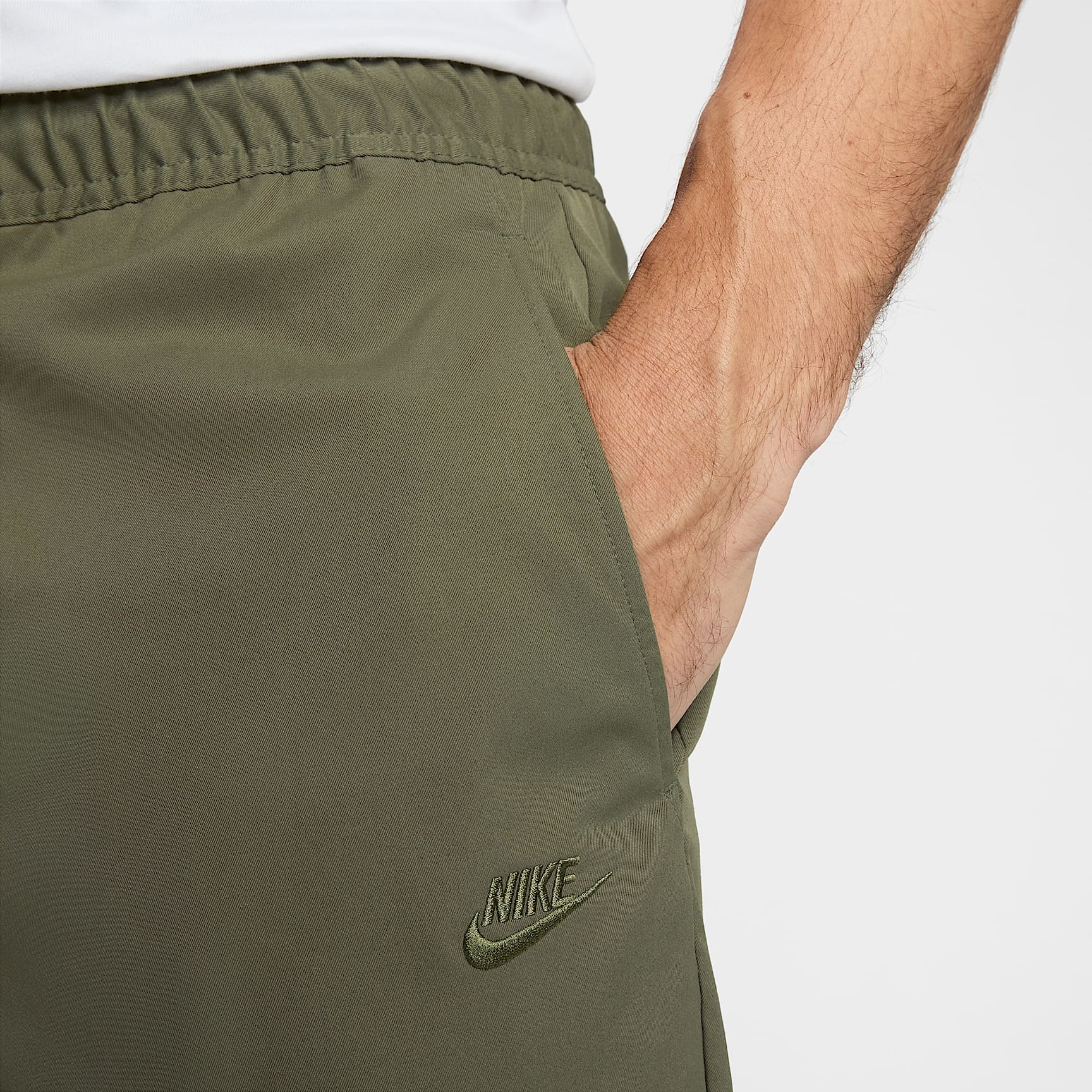 Nike Club Men's Woven Tapered Pants