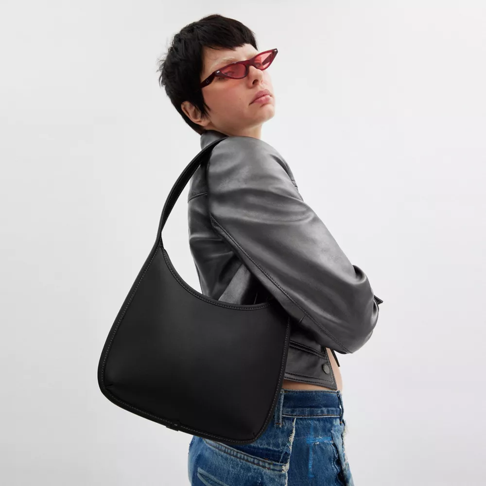 Сумка COACH Curve Zip Bag