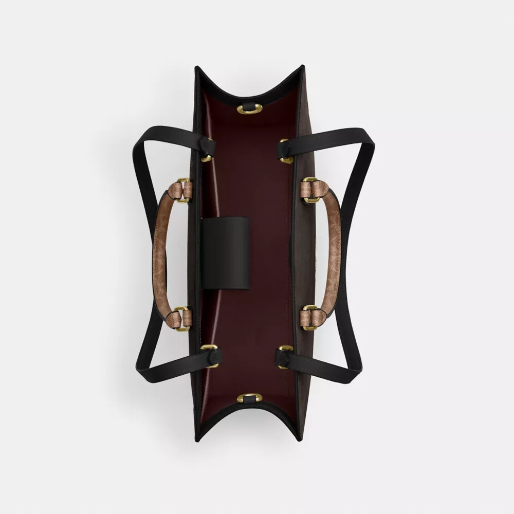 Сумка COACH Maggie Tote Bag In Blocked Signature Canvas