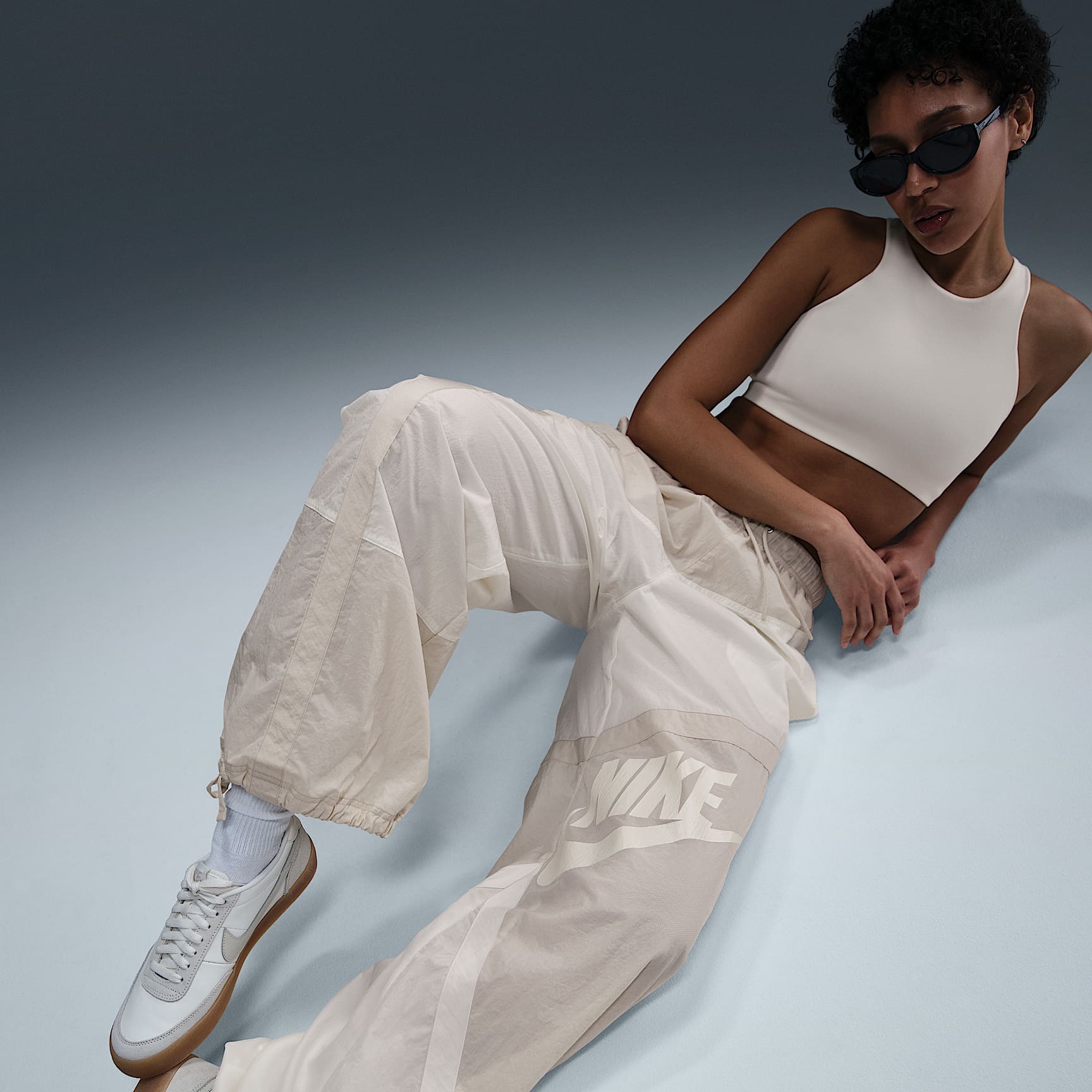 Nike Sportswear Women's Mid-Rise Loose Woven Open-Hem Pants