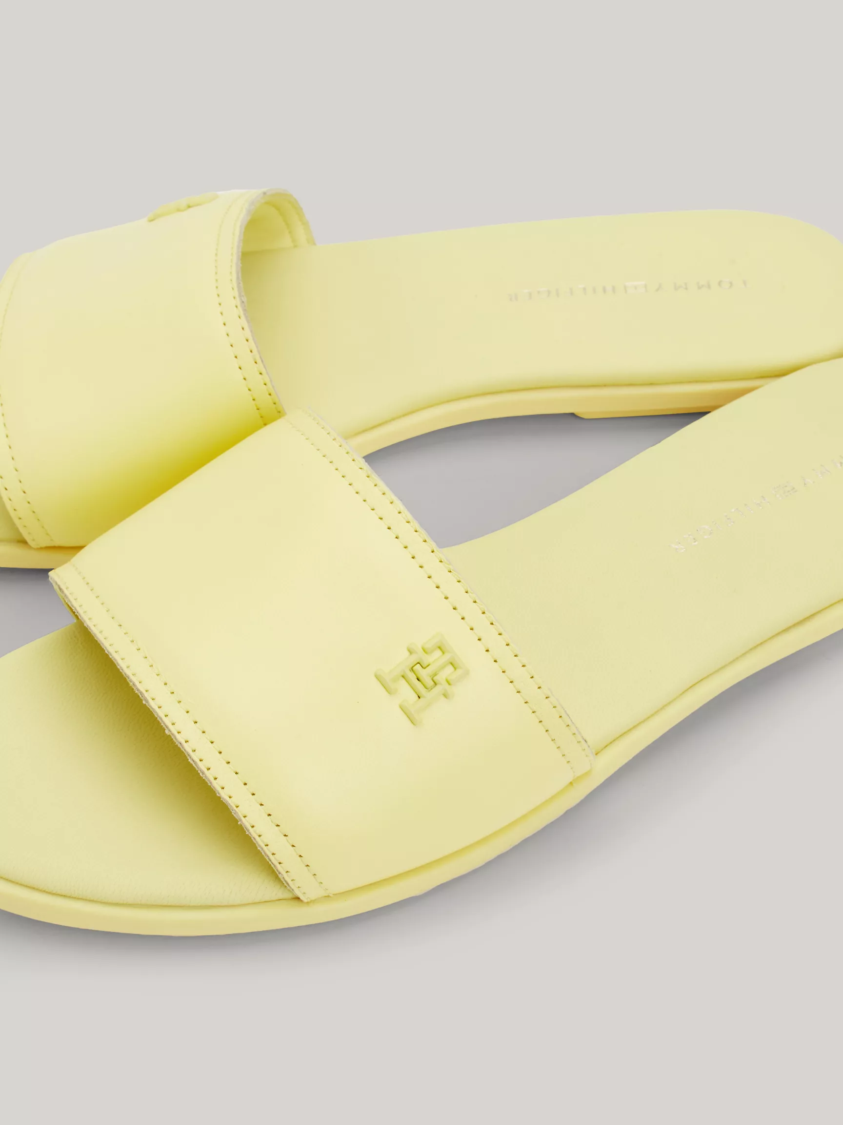 Женские сандалии Tommy Hilfiger, Кожаные сандалии с логотипом TH