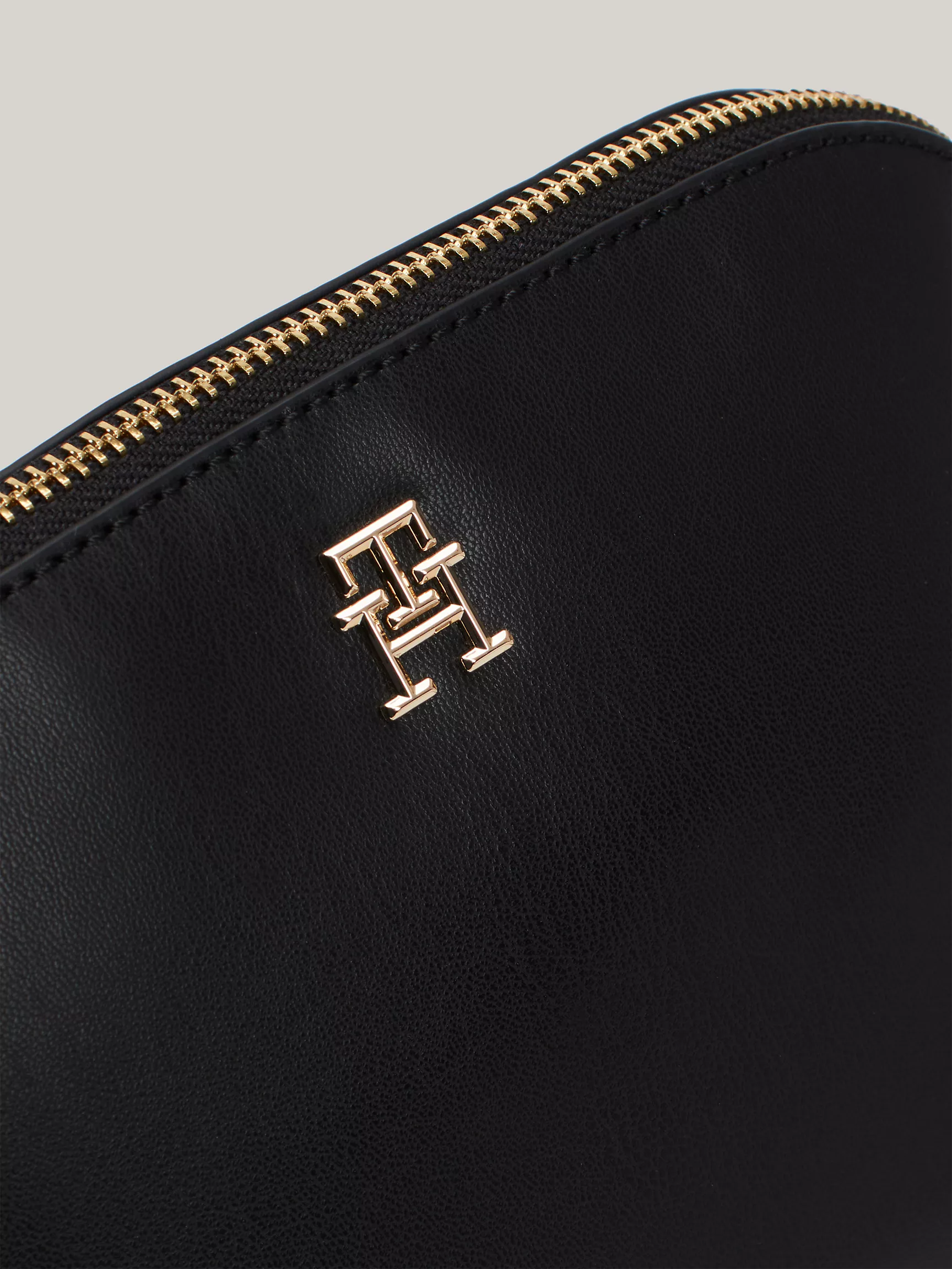 Женская сумка Tommy Hilfiger, Кроссбоди-сумка с монограммной вставкой