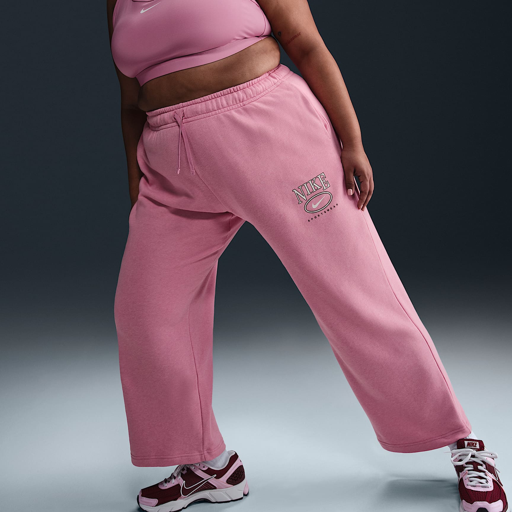 Nike Sportswear Club Fleece Women's Mid-Rise Wide-Leg Graphic Pants (Plus Size)