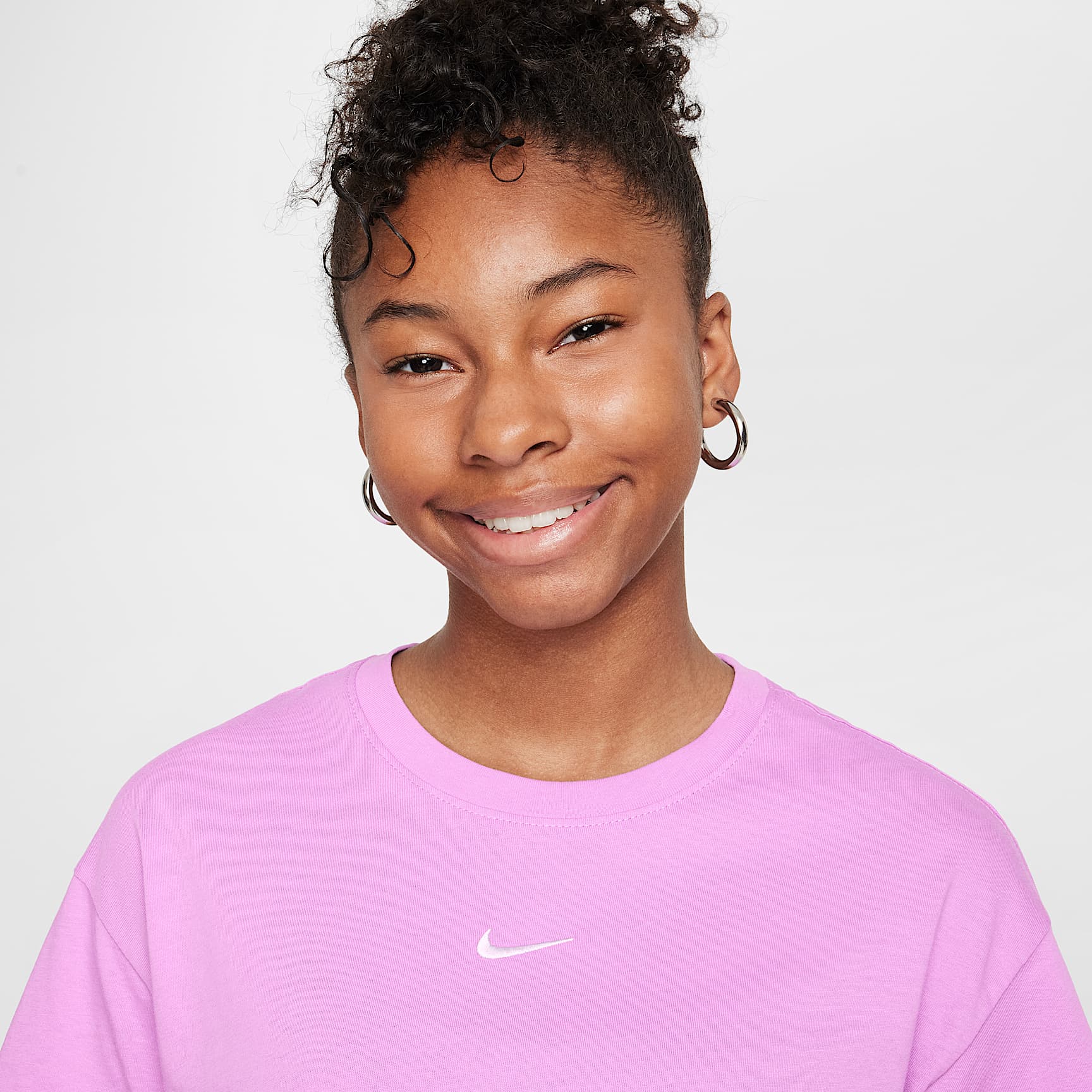 Nike Sportswear Essential Big Kids' (Girls') T-Shirt