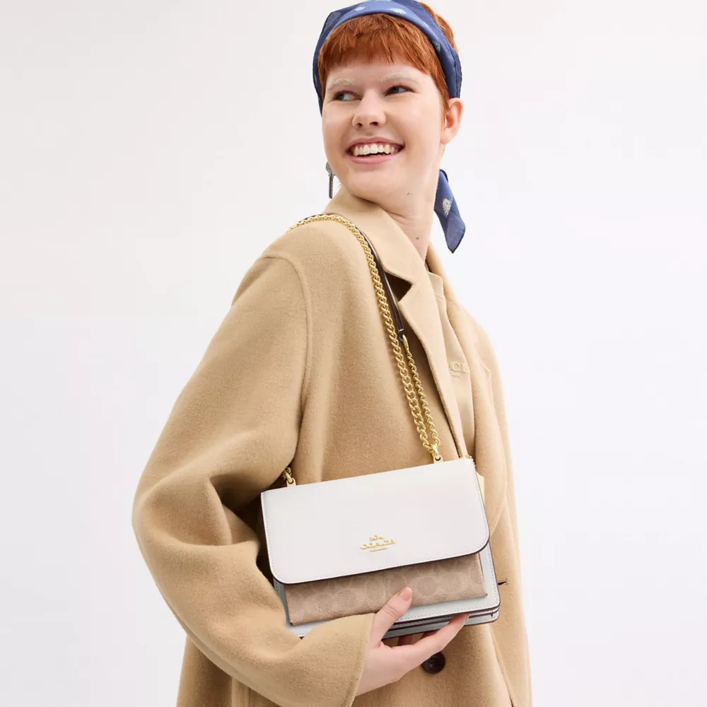 Сумка COACH Klare Crossbody Bag In Signature Canvas