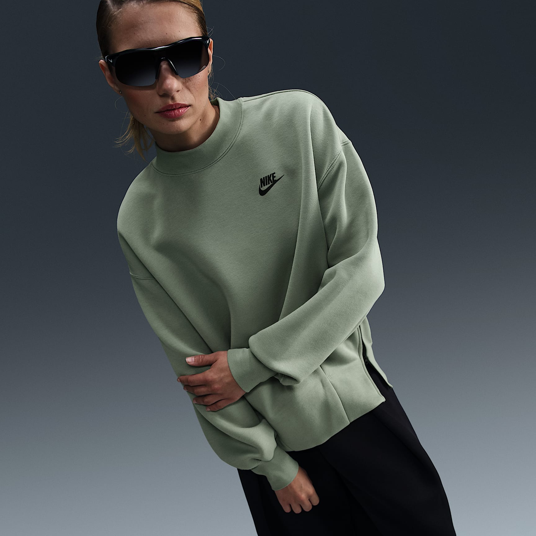 Nike Sportswear Tech Fleece Women's Oversized Crew-Neck Sweatshirt