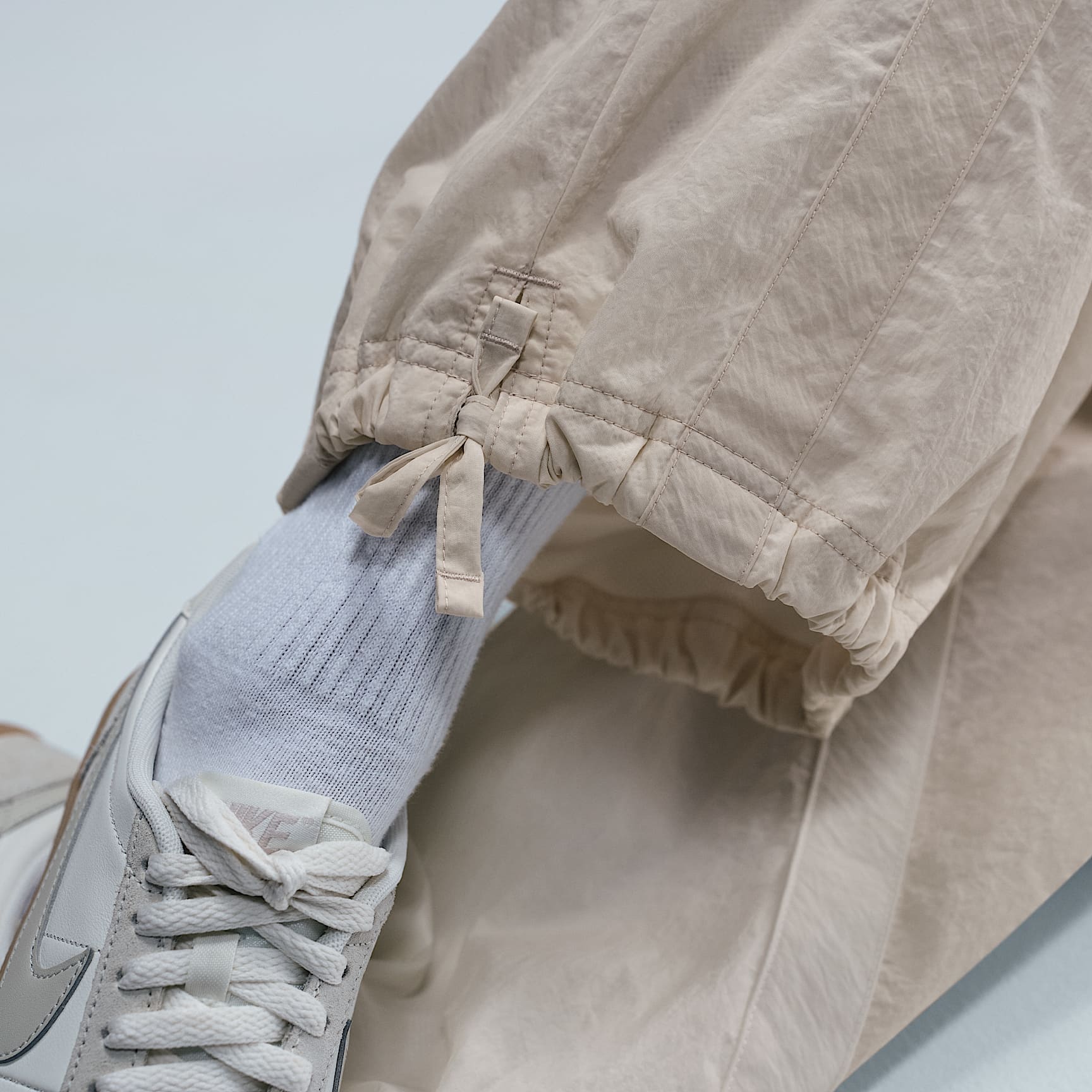 Nike Sportswear Women's Mid-Rise Loose Woven Open-Hem Pants
