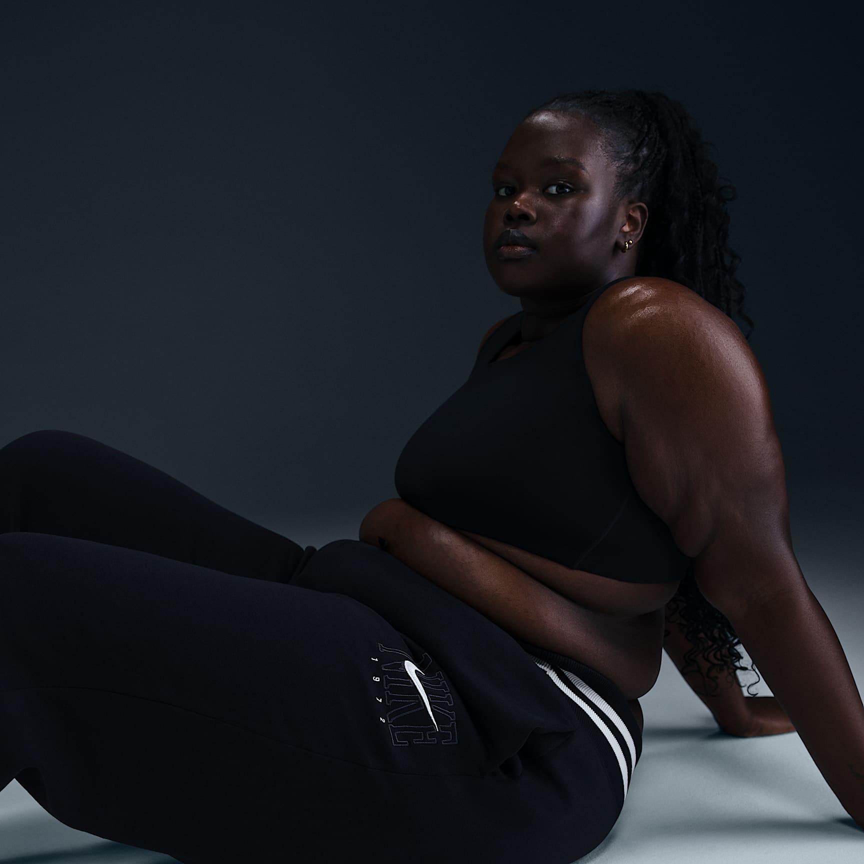 Nike Sportswear Phoenix Fleece Women's High-Waisted Wide-Leg Graphic Pants (Plus Size)
