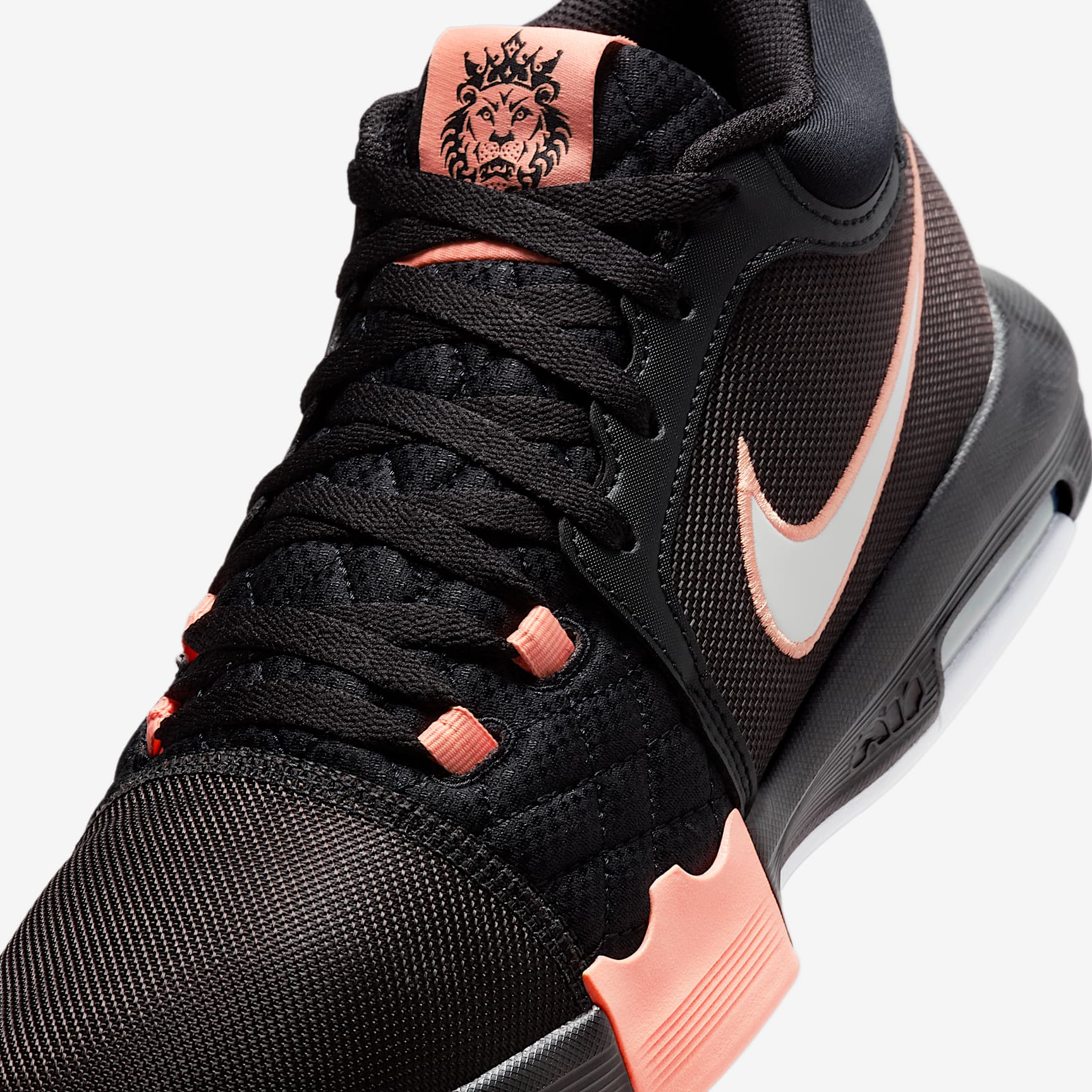 LeBron Witness VIII Basketball Shoes