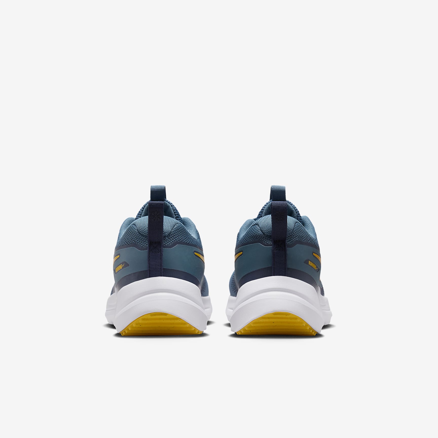 Nike Cosmic Runner Big Kids' Road Running Shoes
