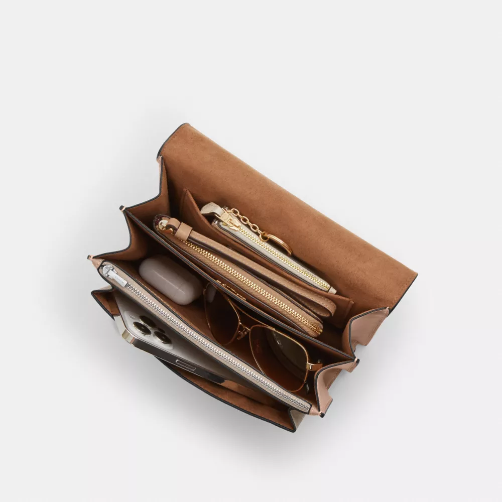 Сумка COACH Klare Crossbody Bag In Signature Canvas