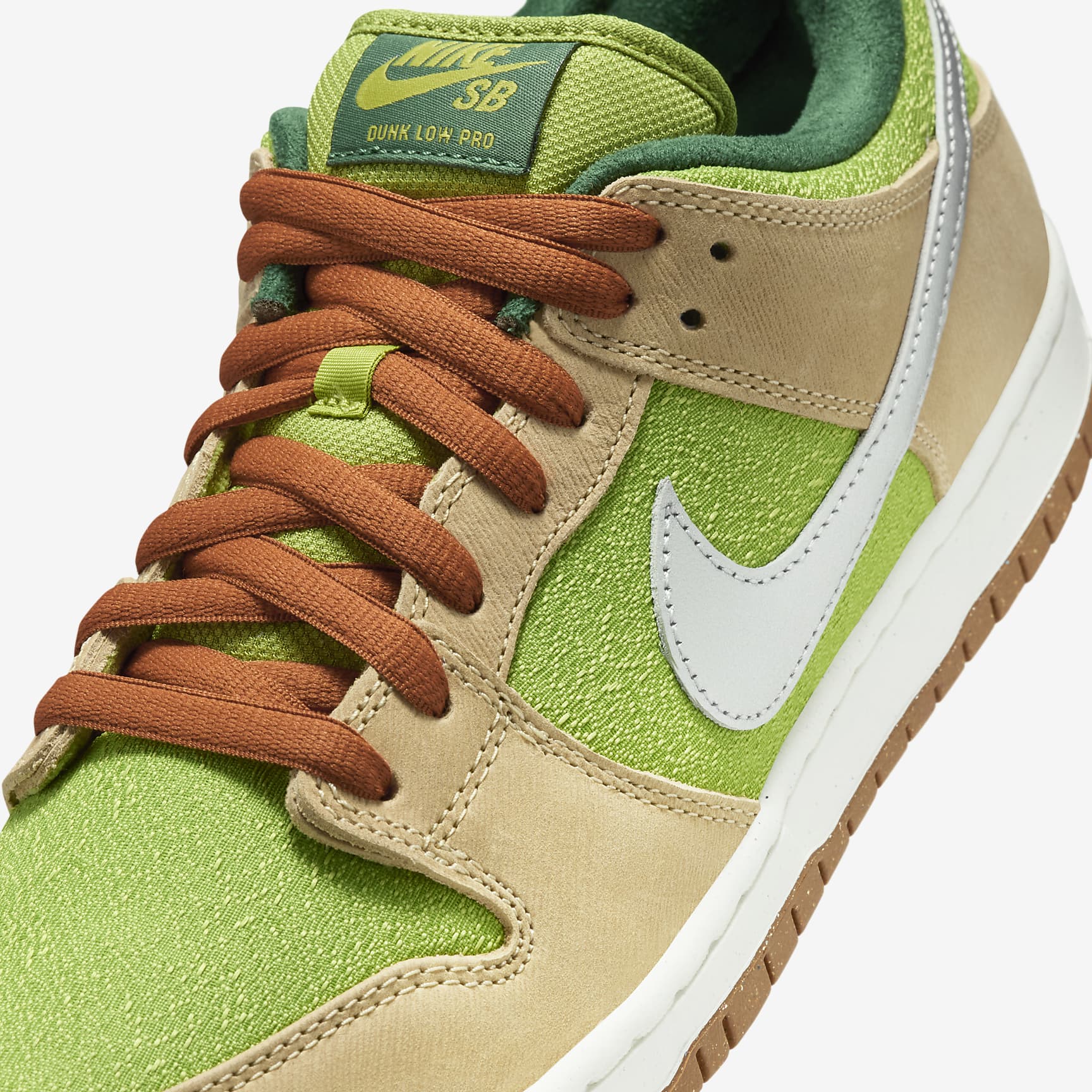 Nike SB Dunk Low Pro Skate Shoes