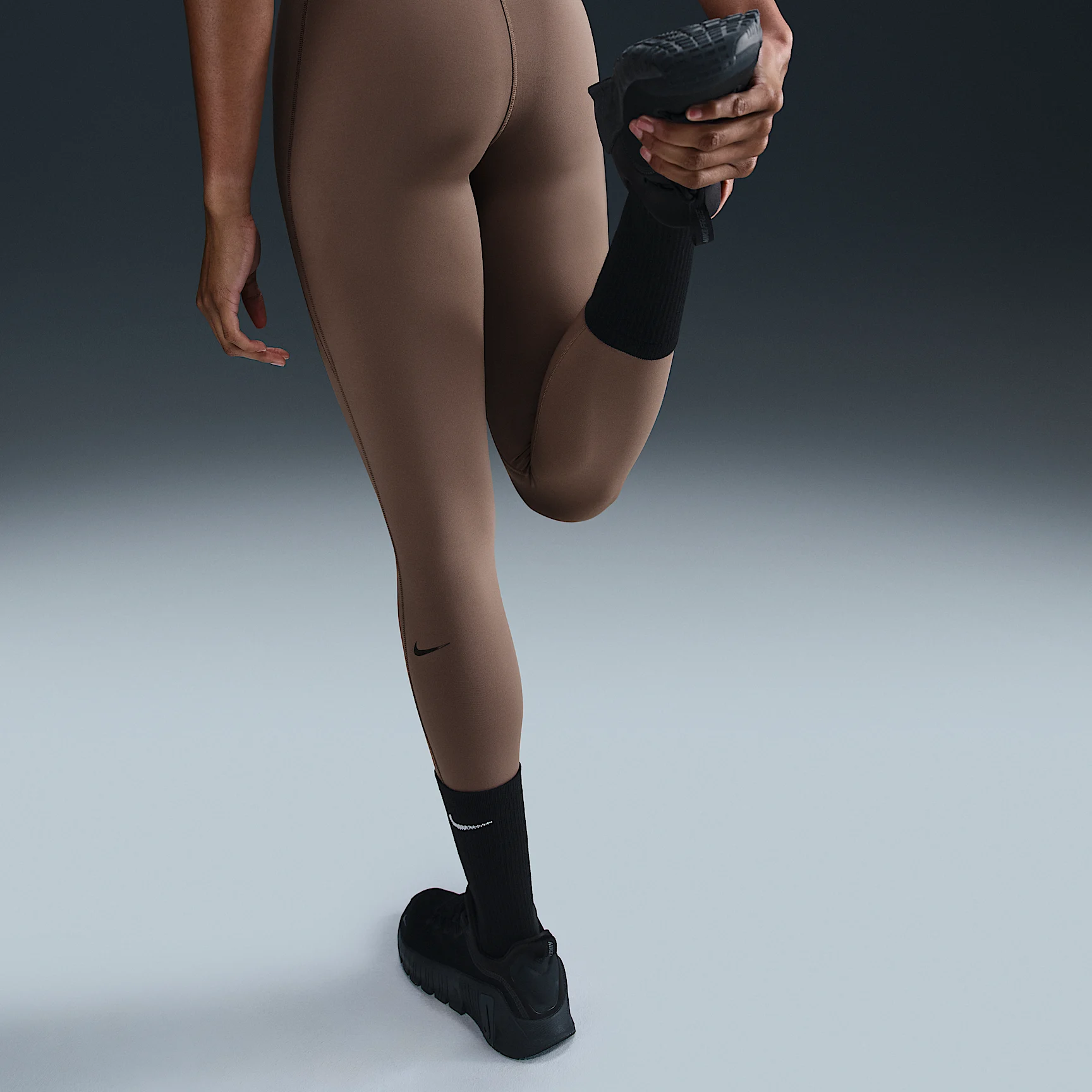 Nike Universa Women's Medium-Support High-Waisted 7/8 Leggings with Pockets